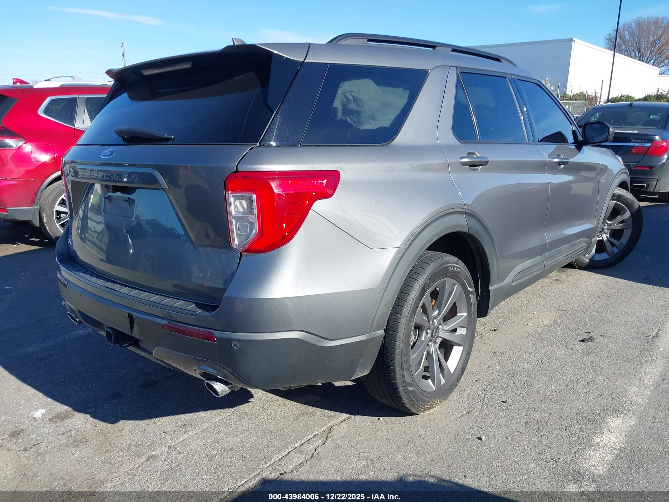 FORD EXPLORER image 4