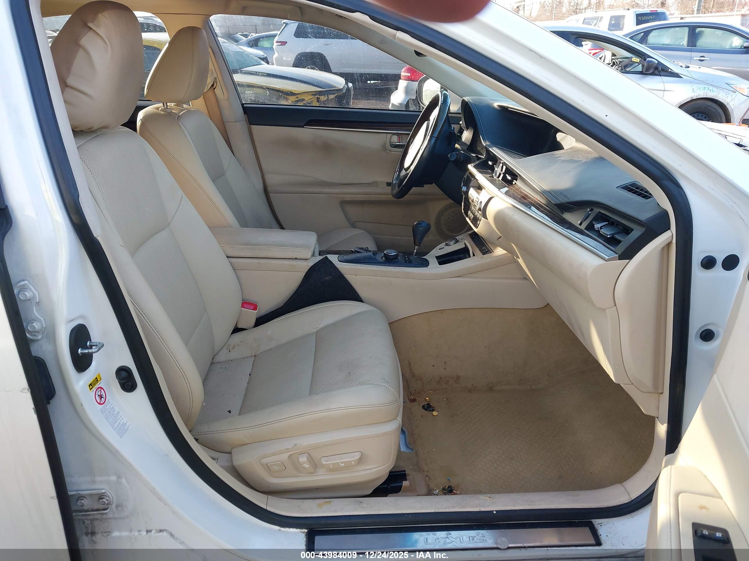LEXUS ES image 5