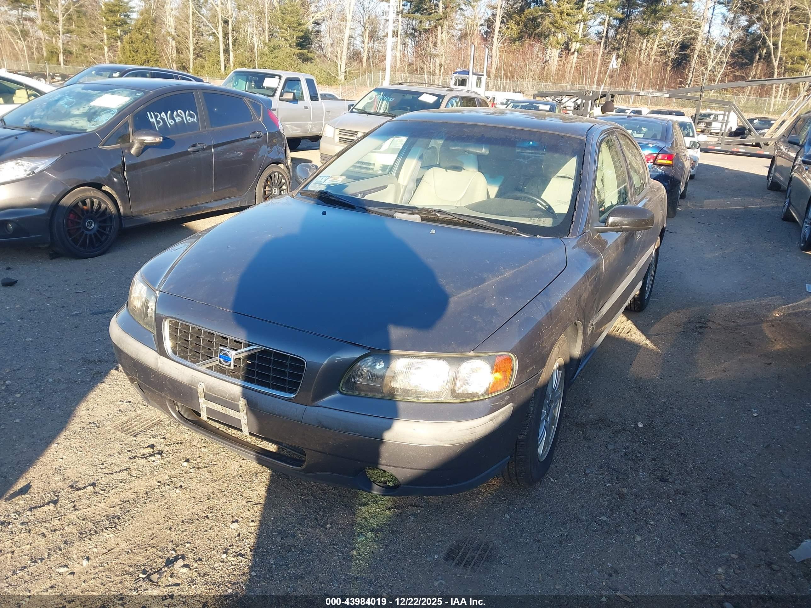 VOLVO S60 image 2