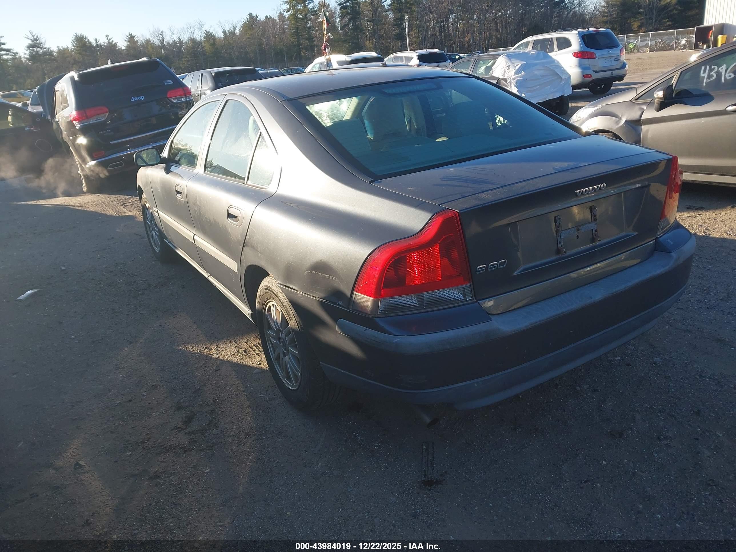 VOLVO S60 image 3