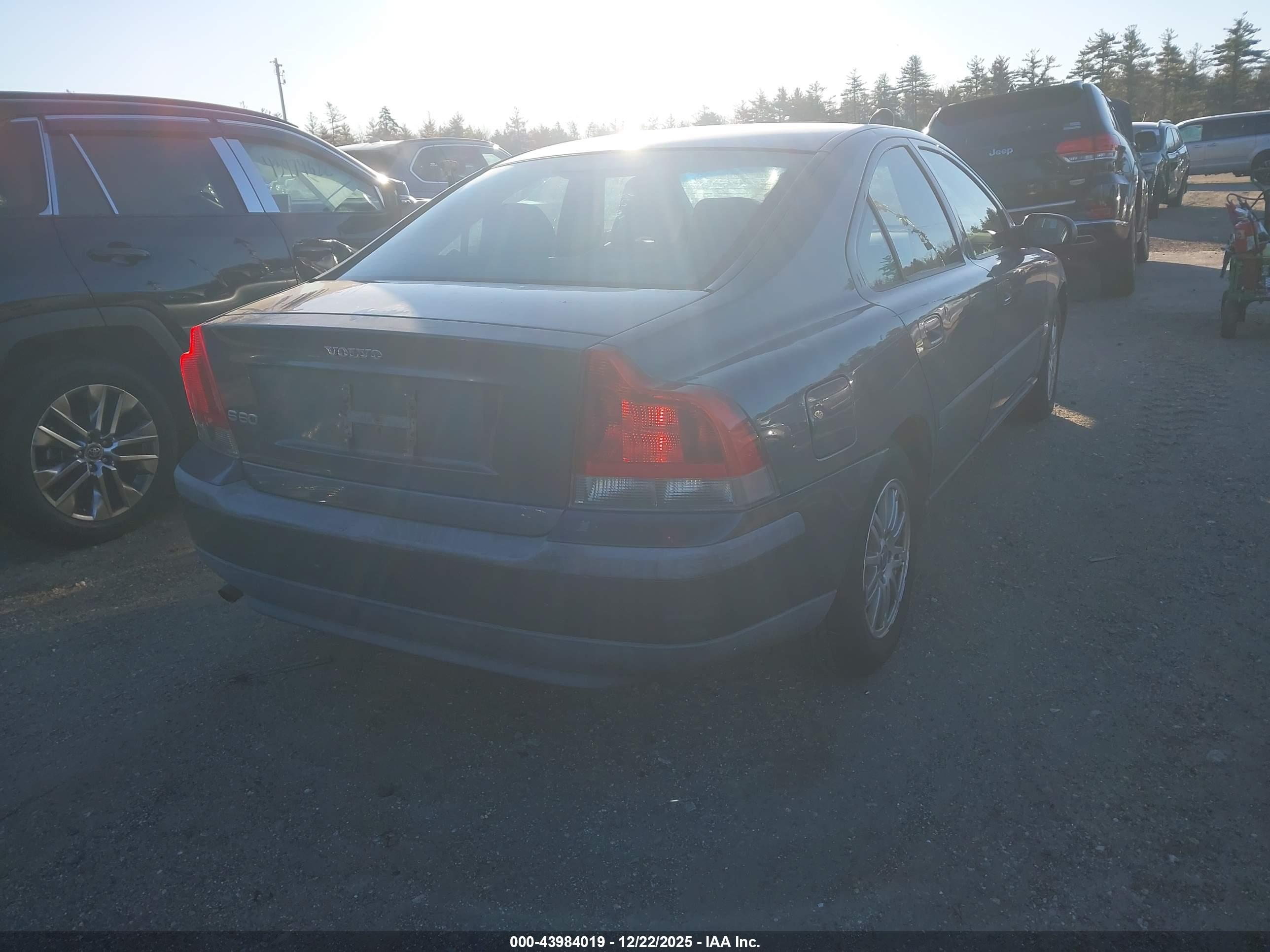 VOLVO S60 image 4