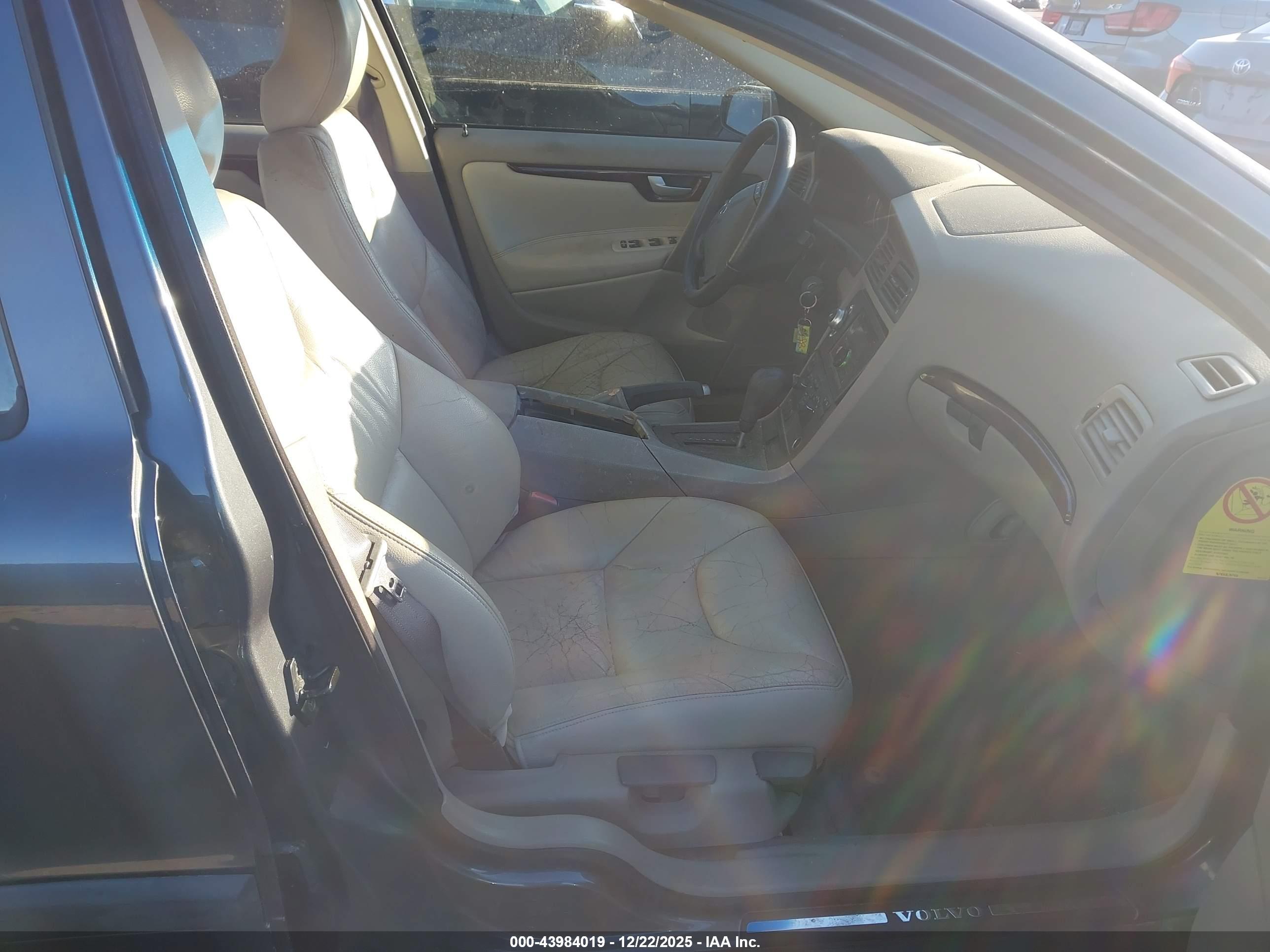 VOLVO S60 image 5