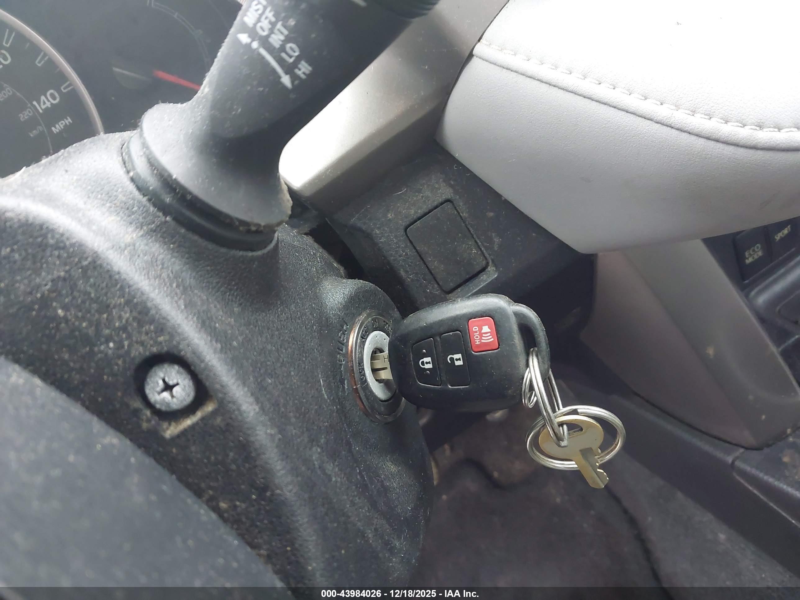 TOYOTA RAV4 image 11