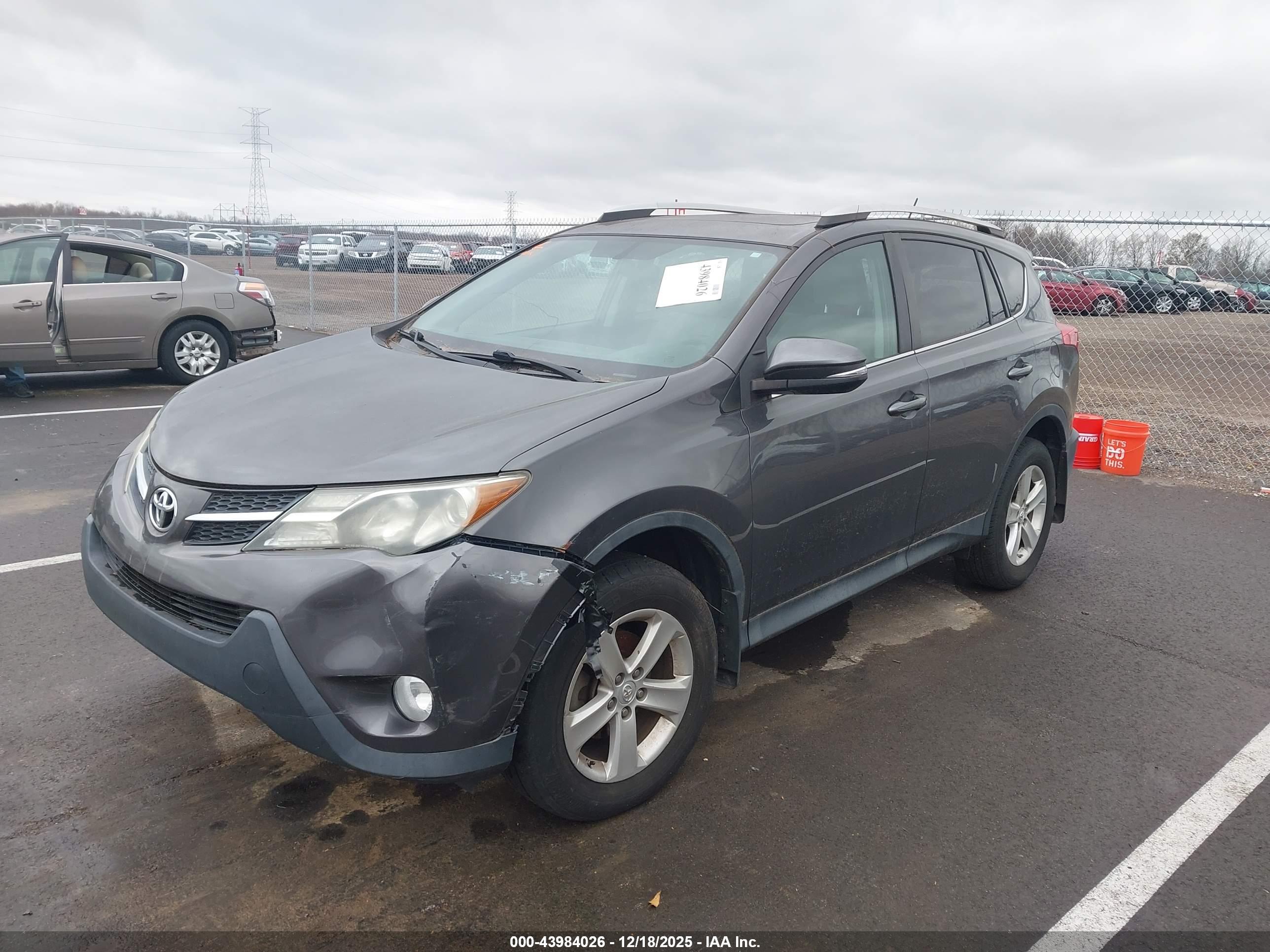 TOYOTA RAV4 image 2