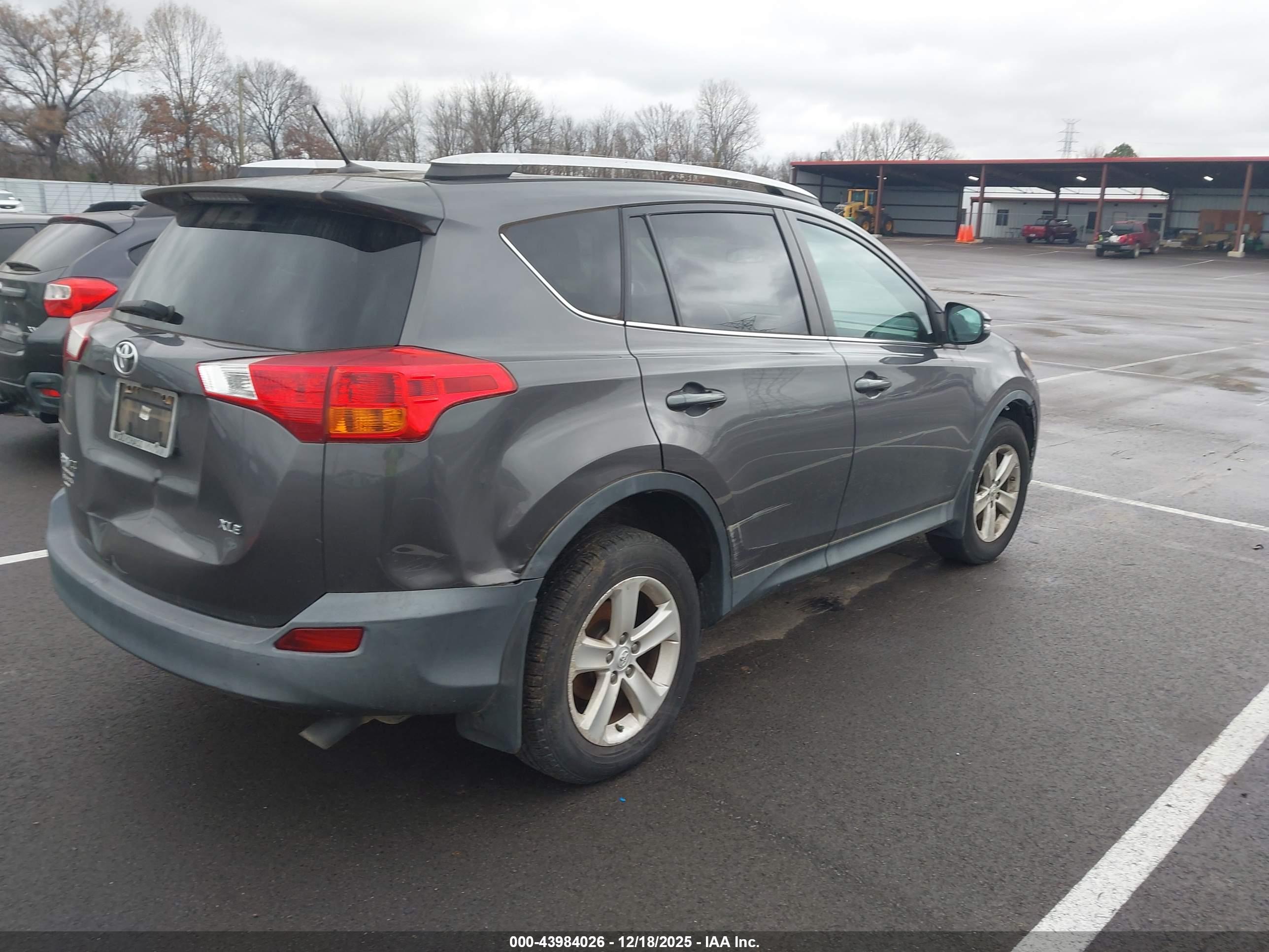 TOYOTA RAV4 image 4