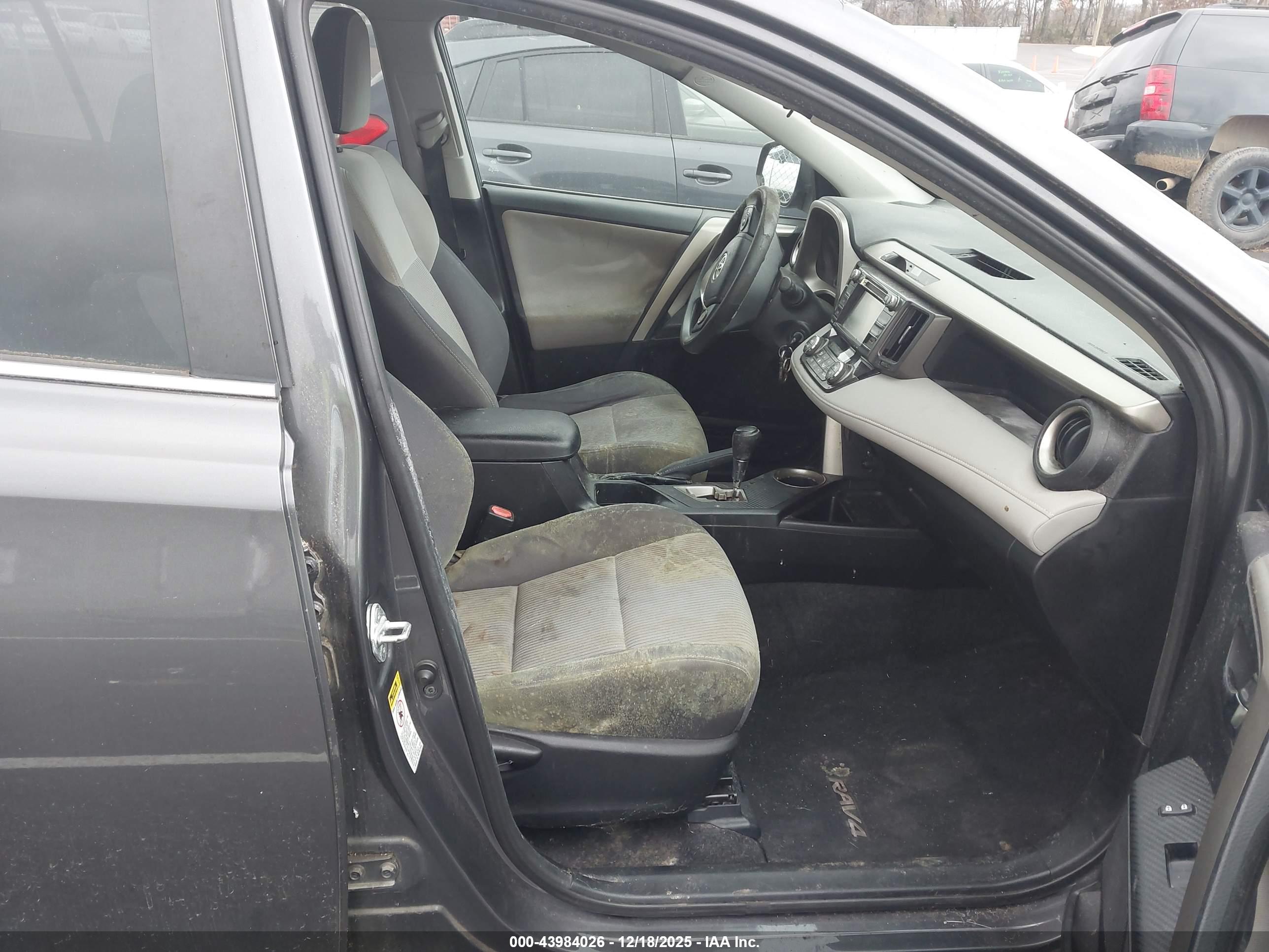 TOYOTA RAV4 image 5