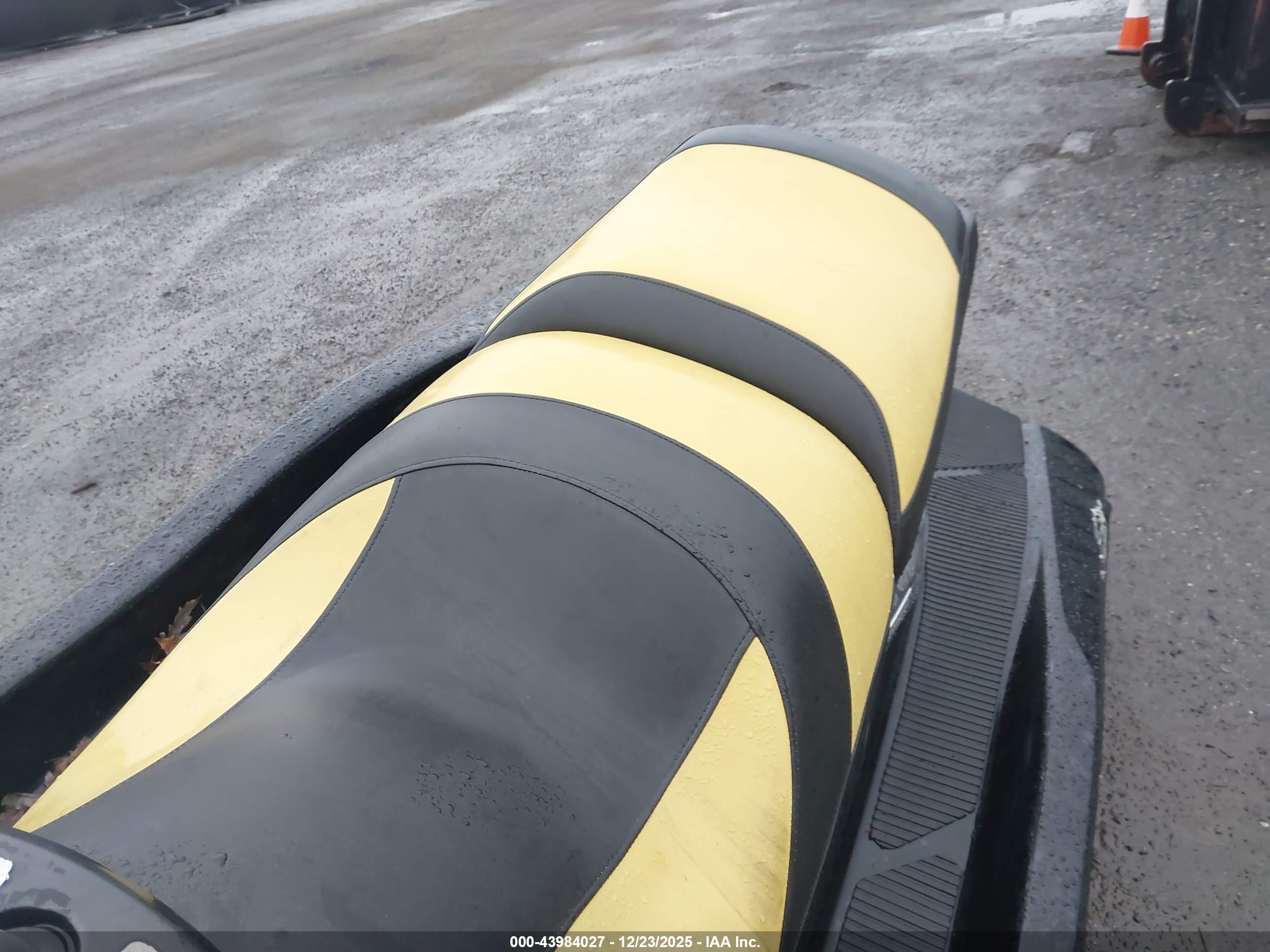 YAMAHA WAVERUNNER image 8