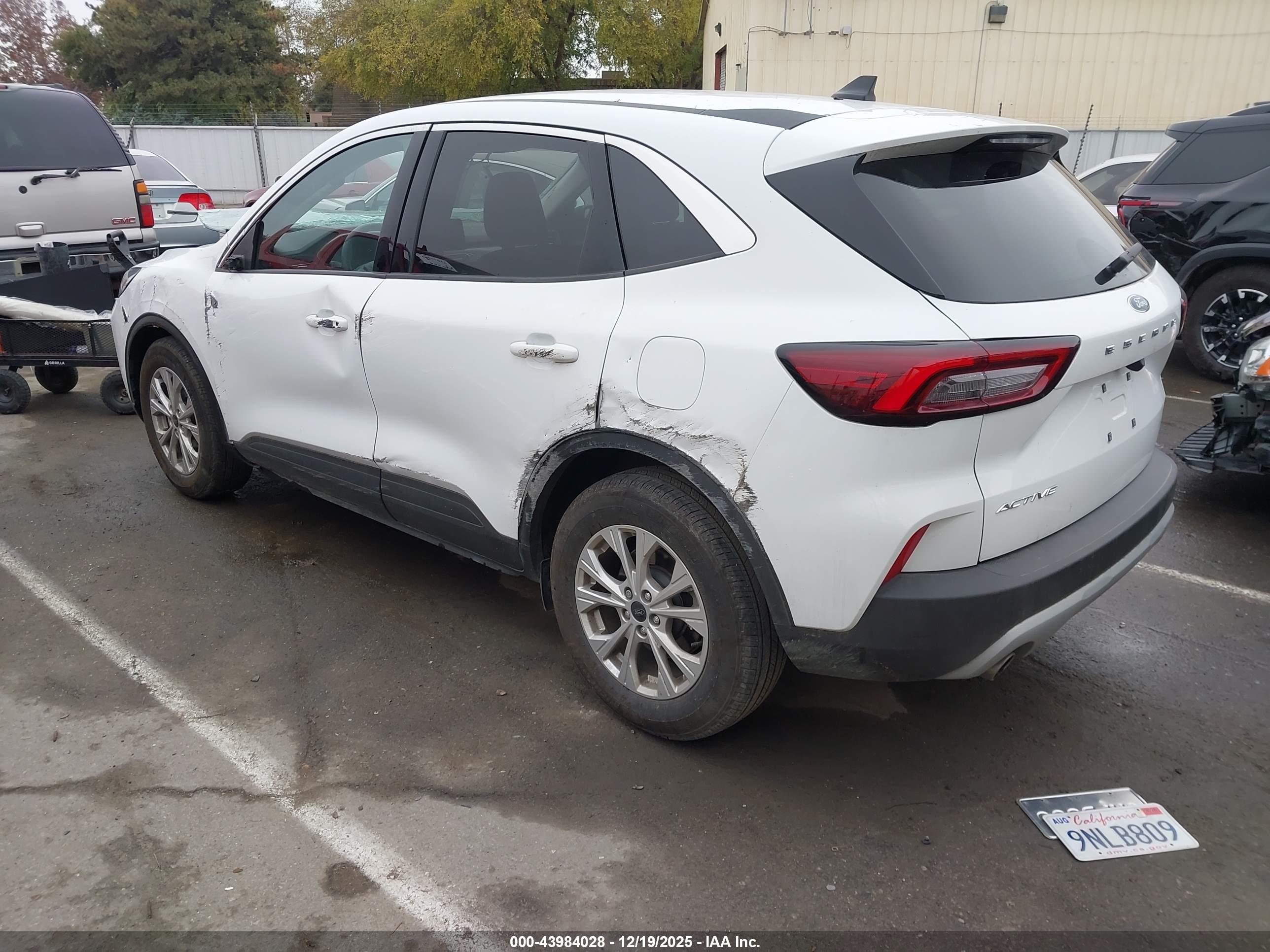 FORD ESCAPE image 3