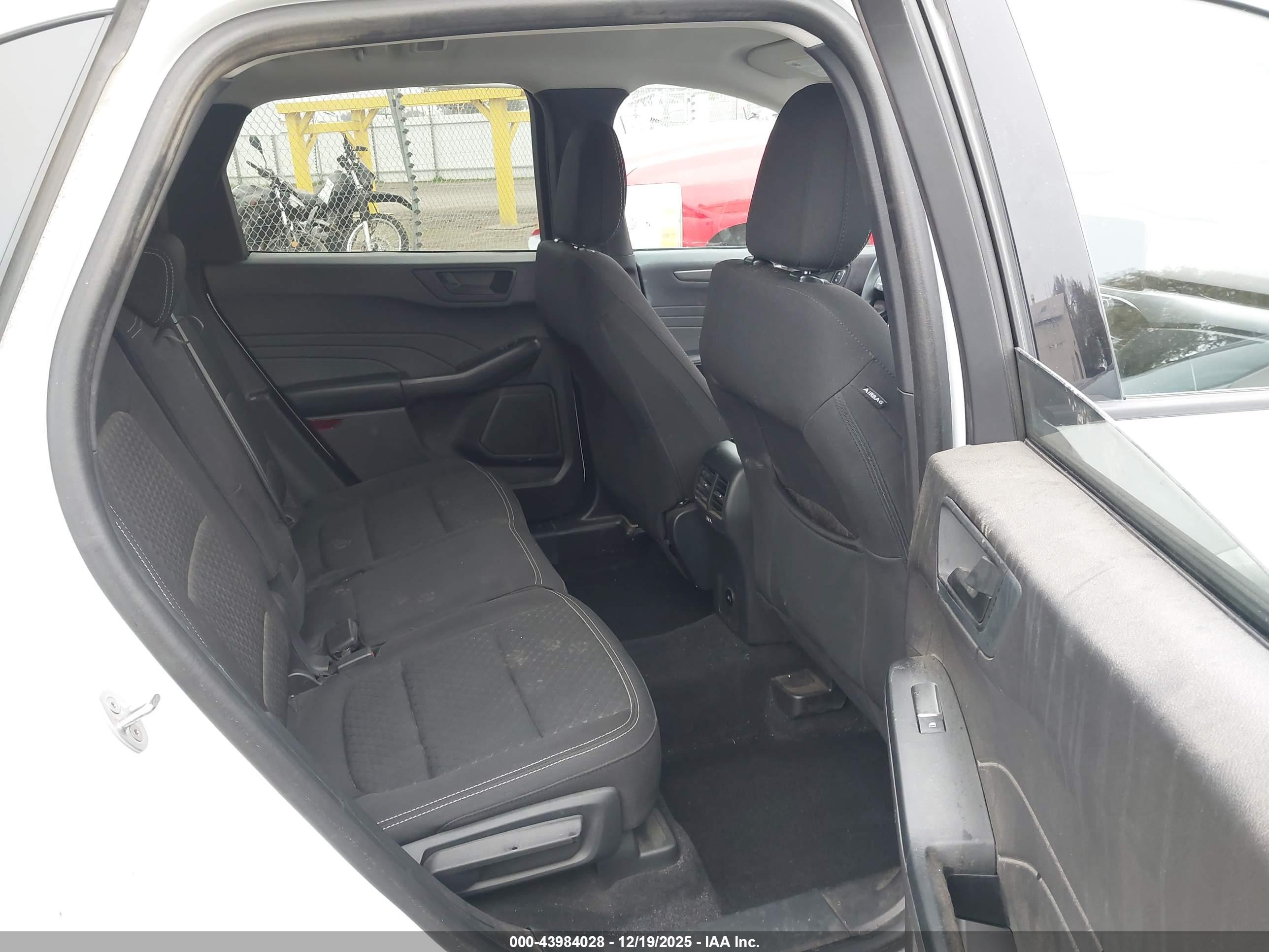 FORD ESCAPE image 8