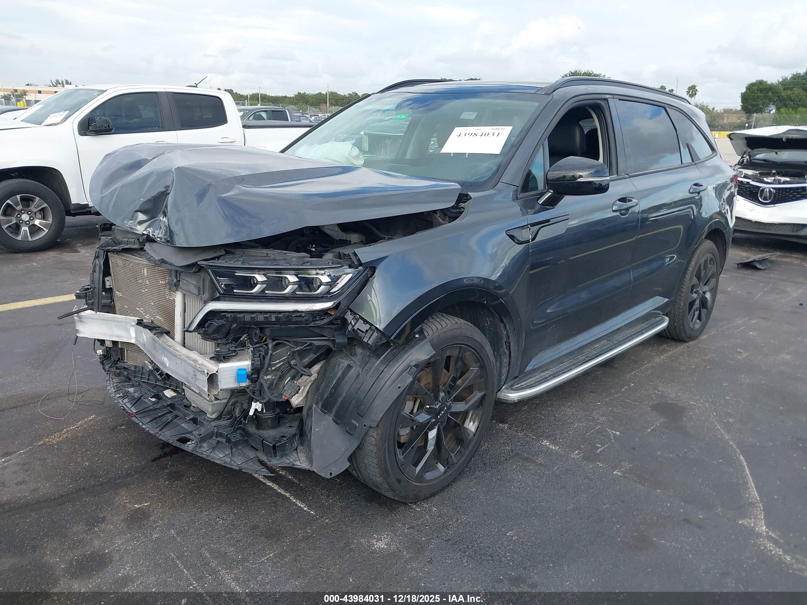 KIA SORENTO image 2