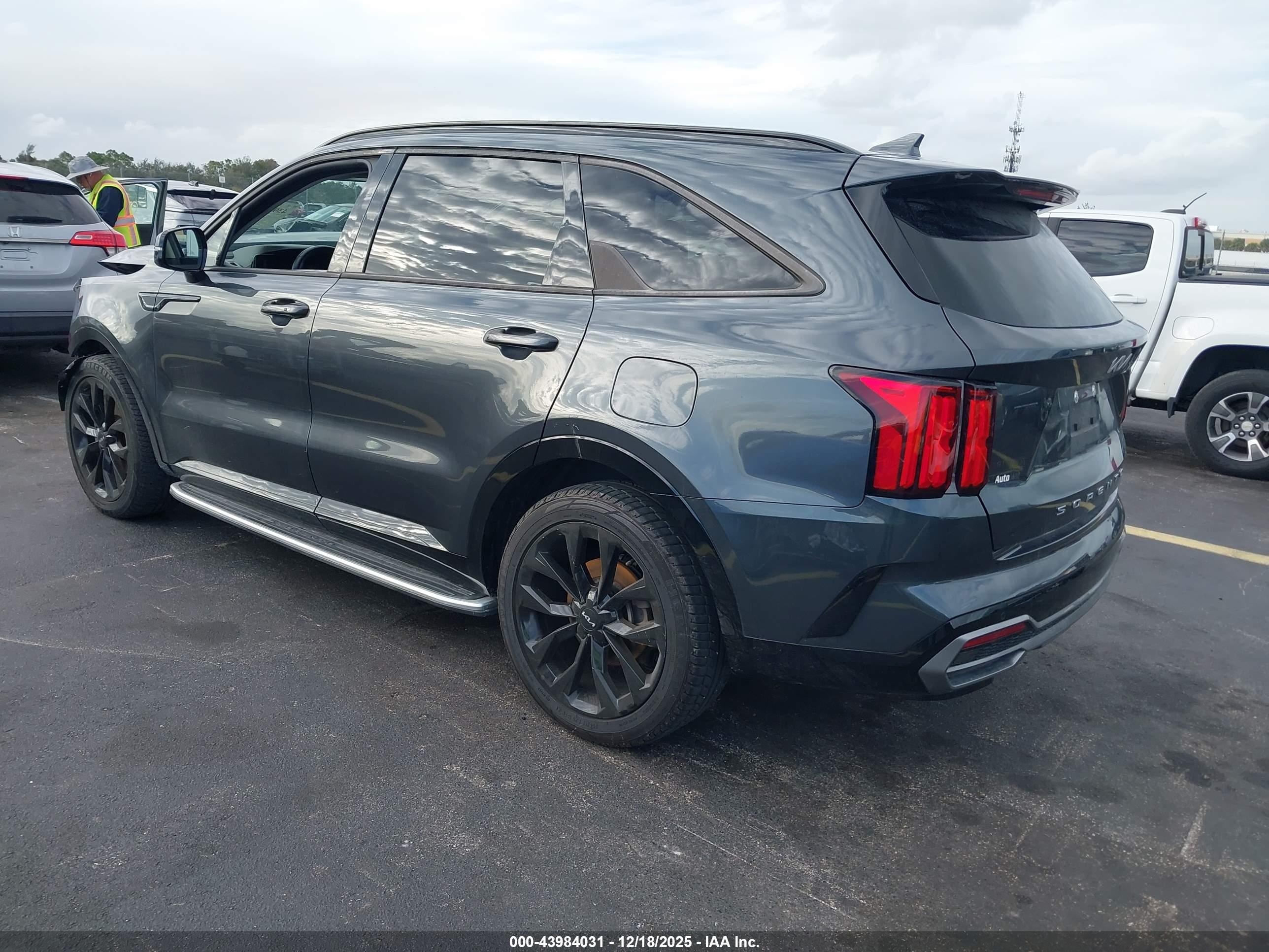 KIA SORENTO image 3