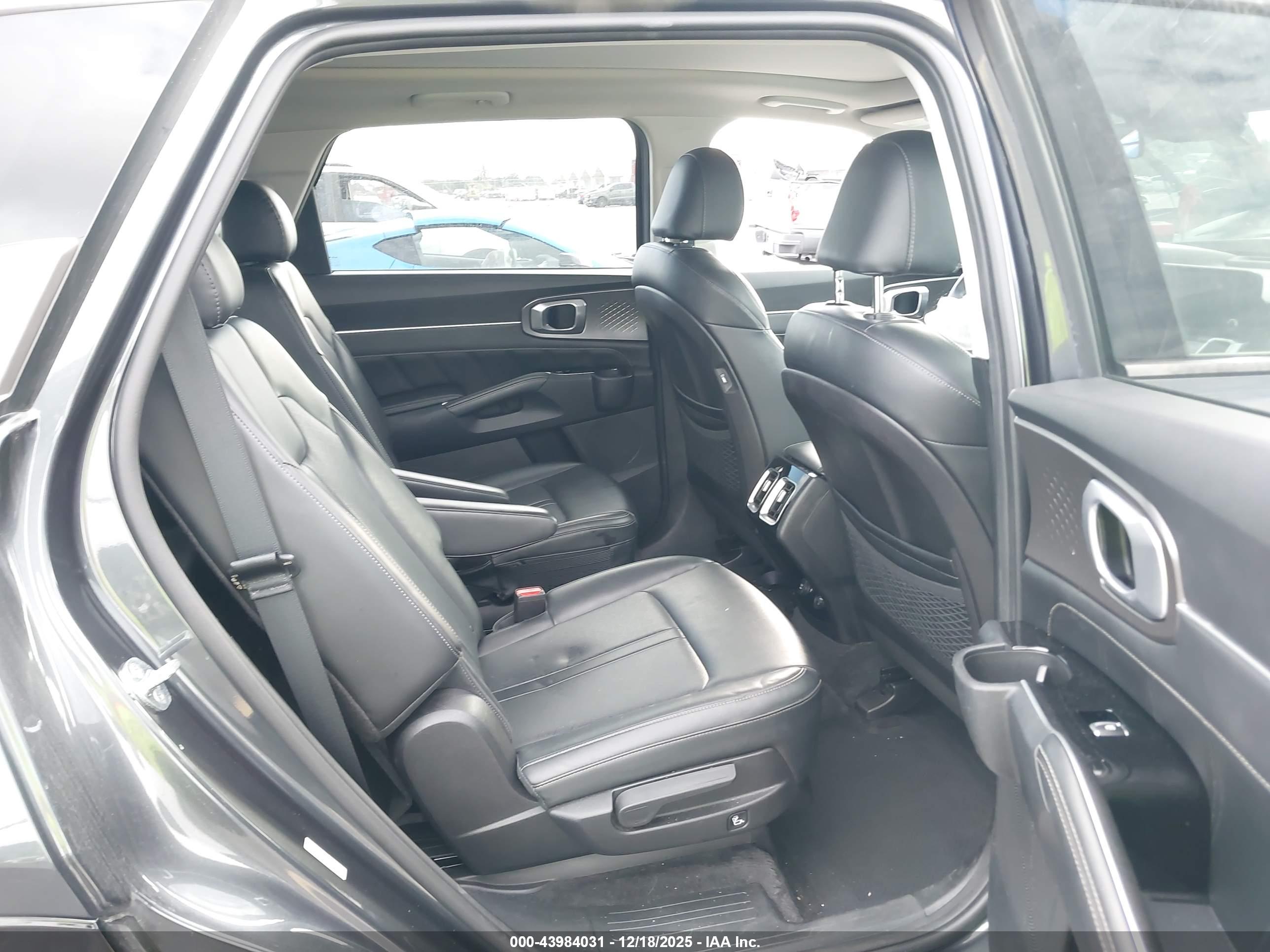 KIA SORENTO image 8