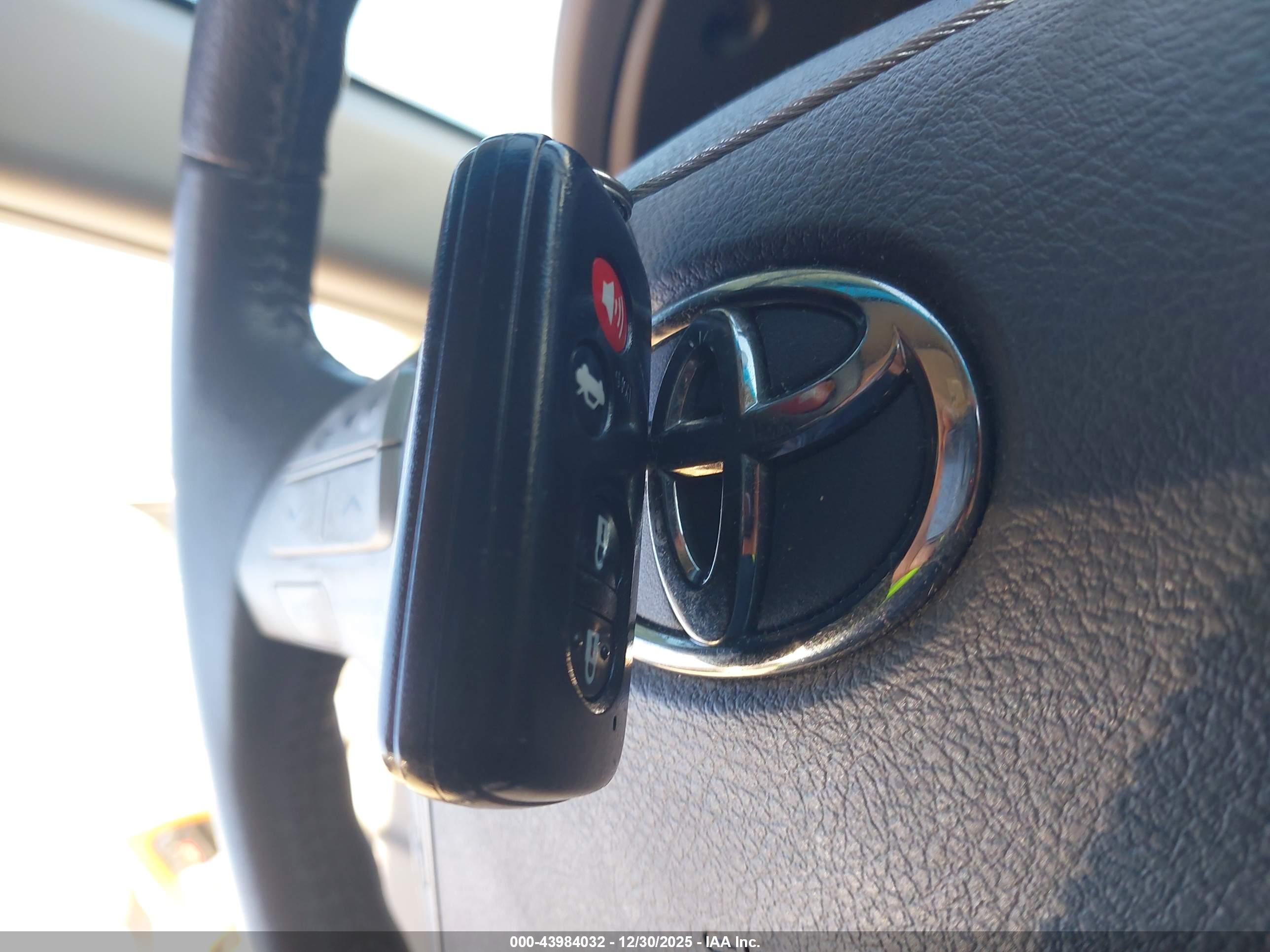 TOYOTA CAMRY image 11