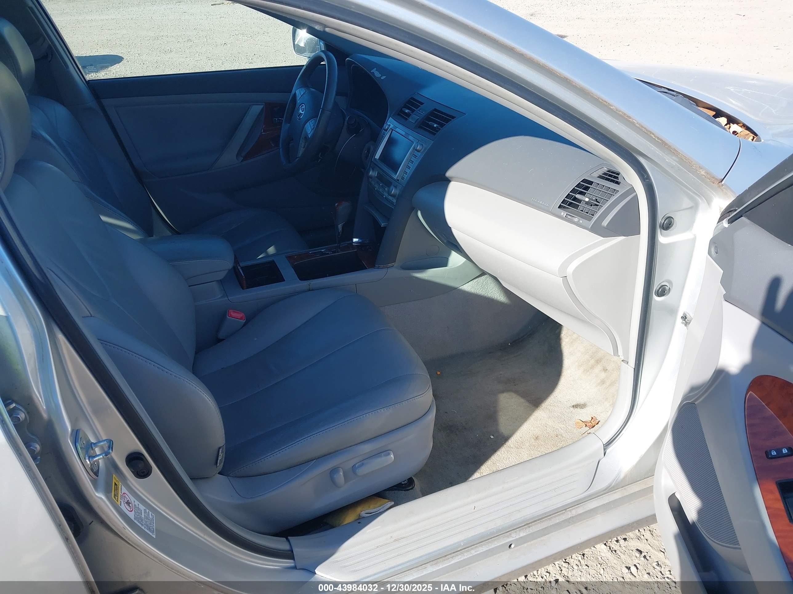 TOYOTA CAMRY image 5