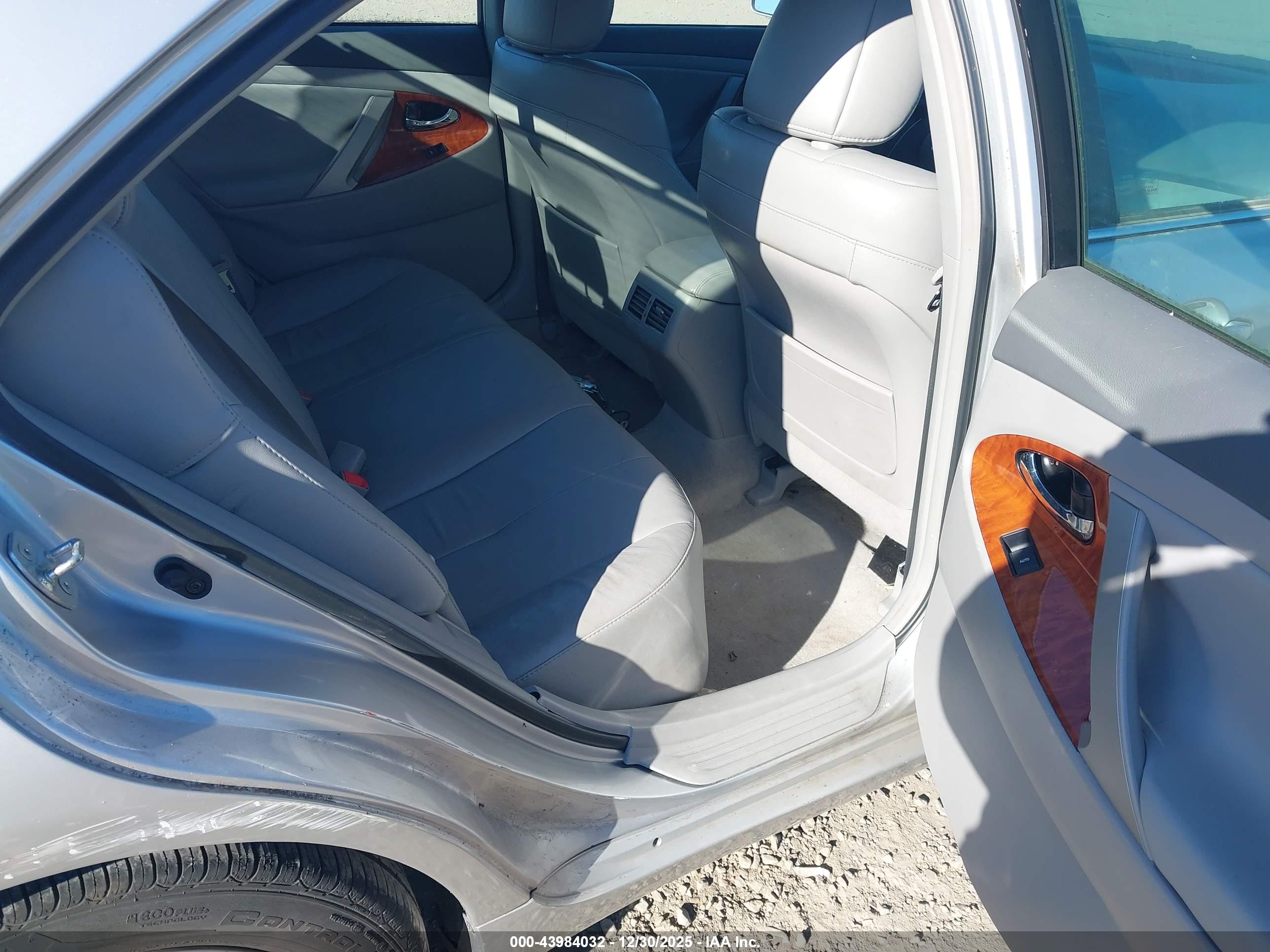 TOYOTA CAMRY image 8