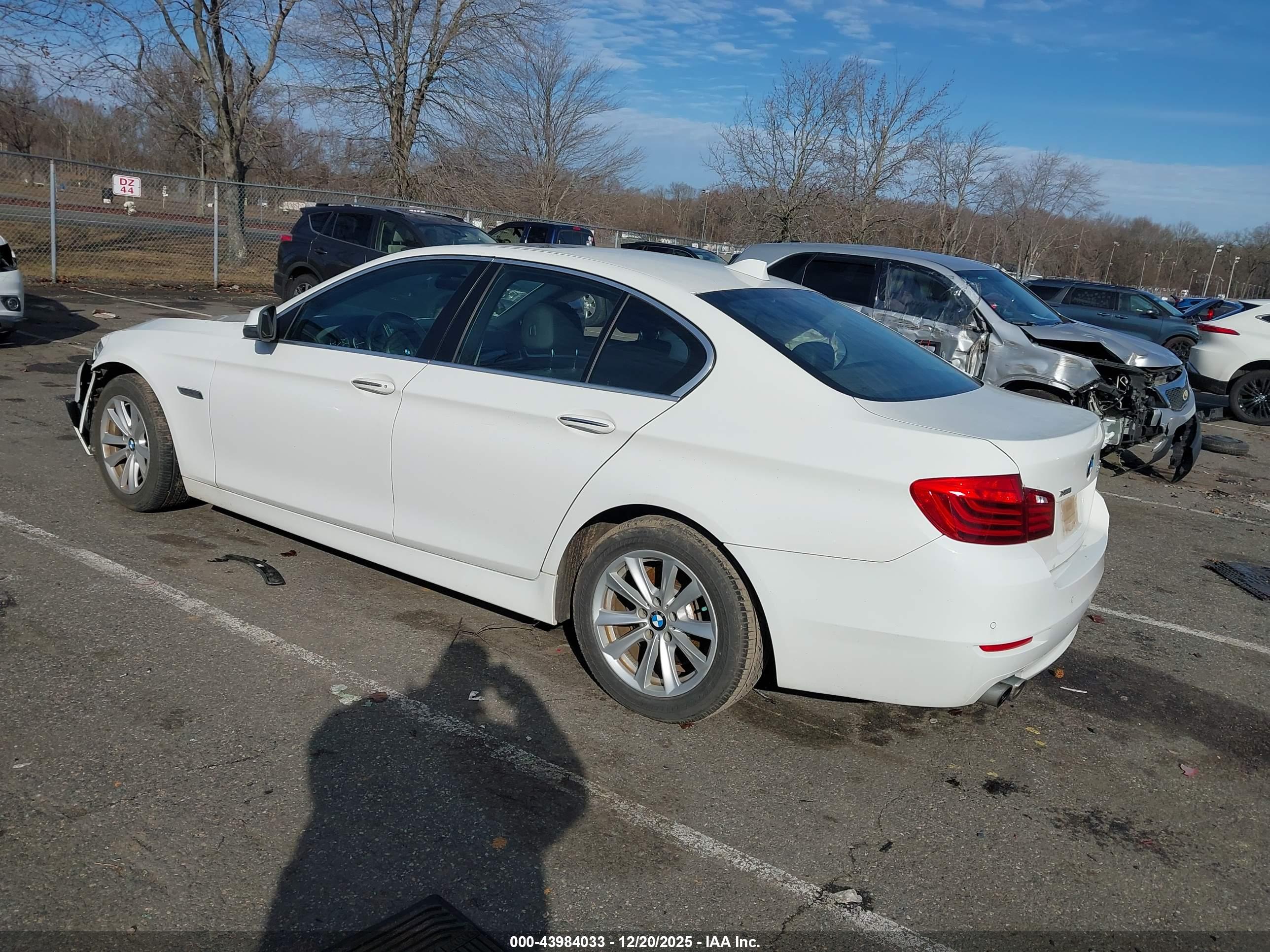 BMW 528I image 3