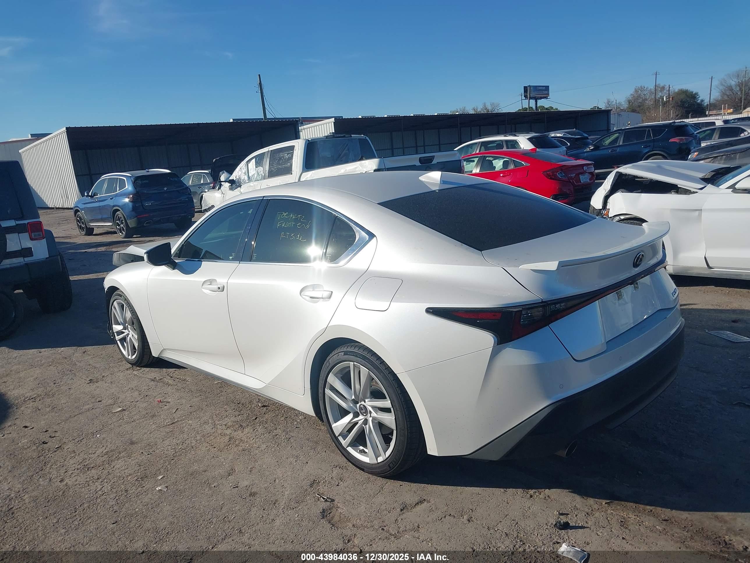 LEXUS IS image 3