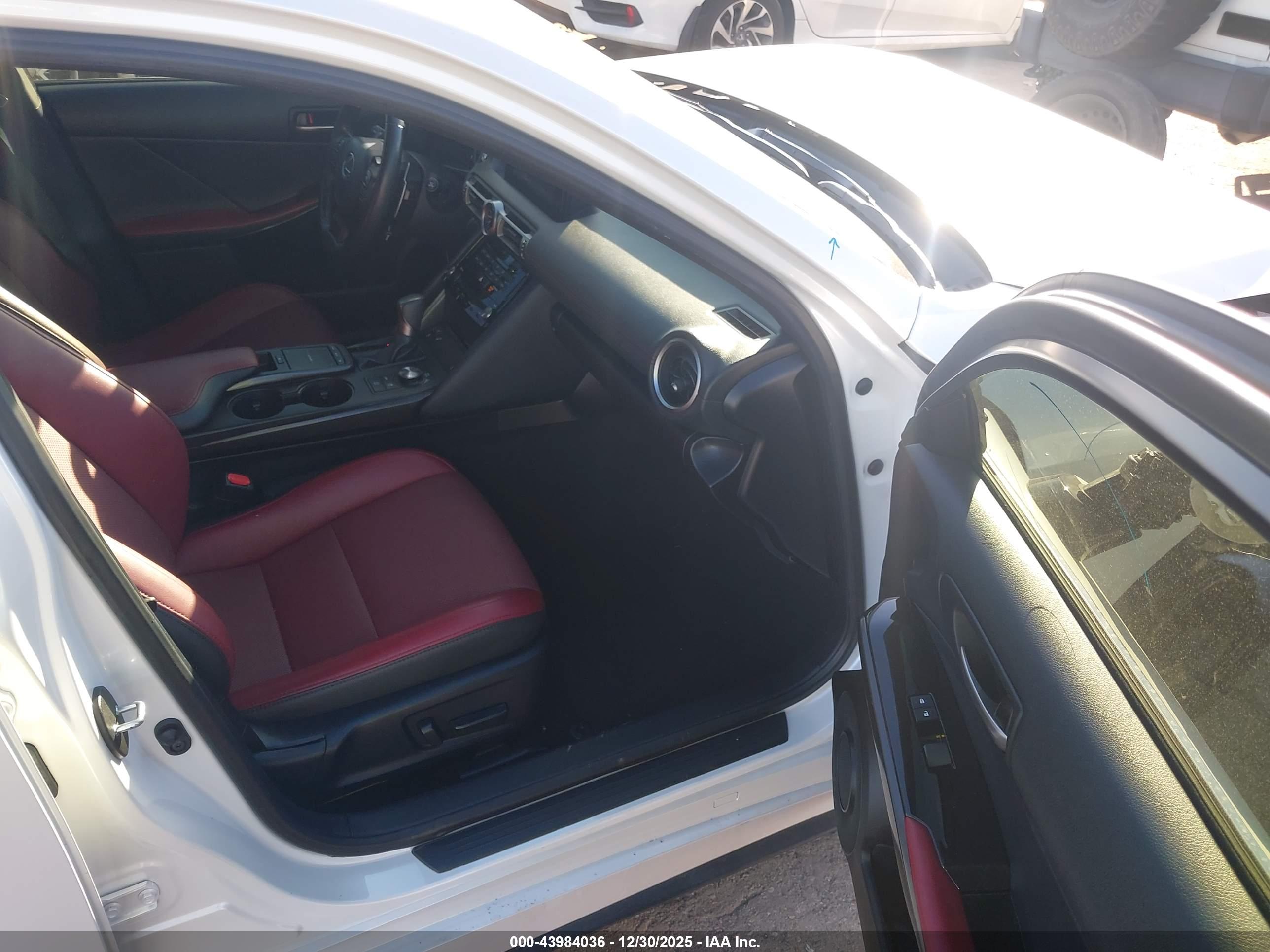 LEXUS IS image 5