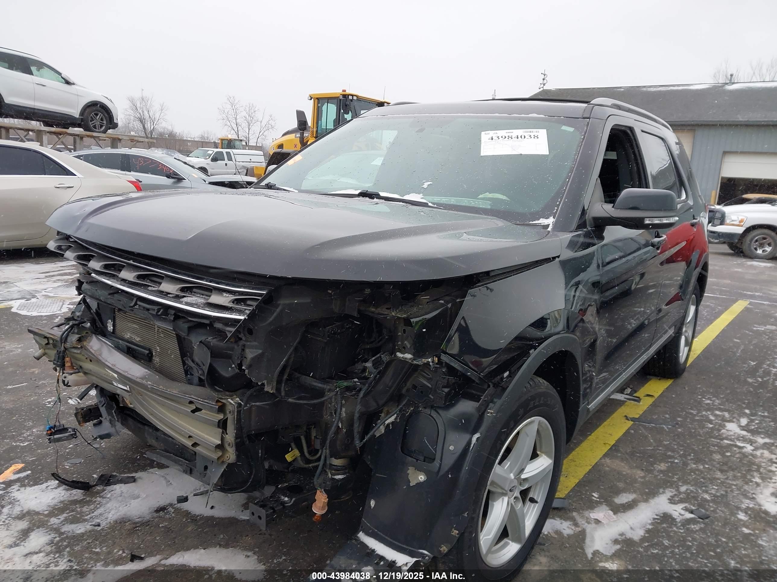 FORD EXPLORER image 2