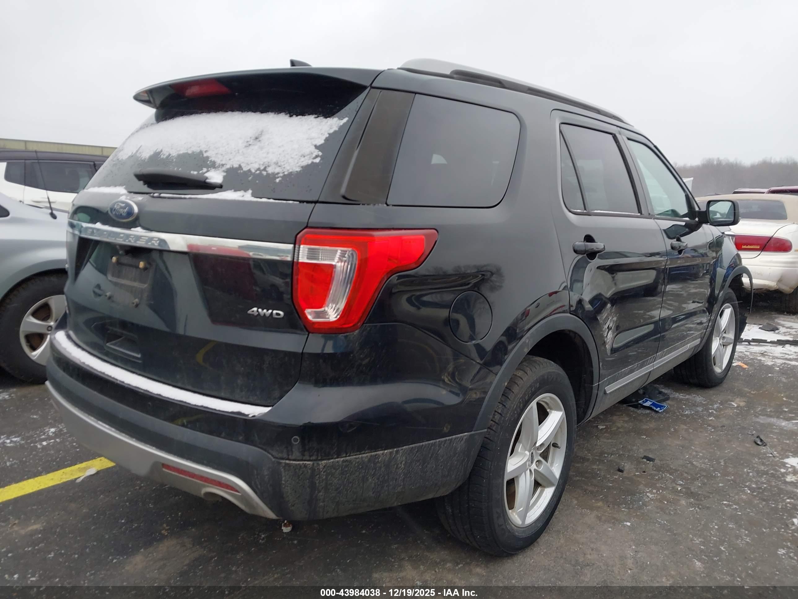 FORD EXPLORER image 4