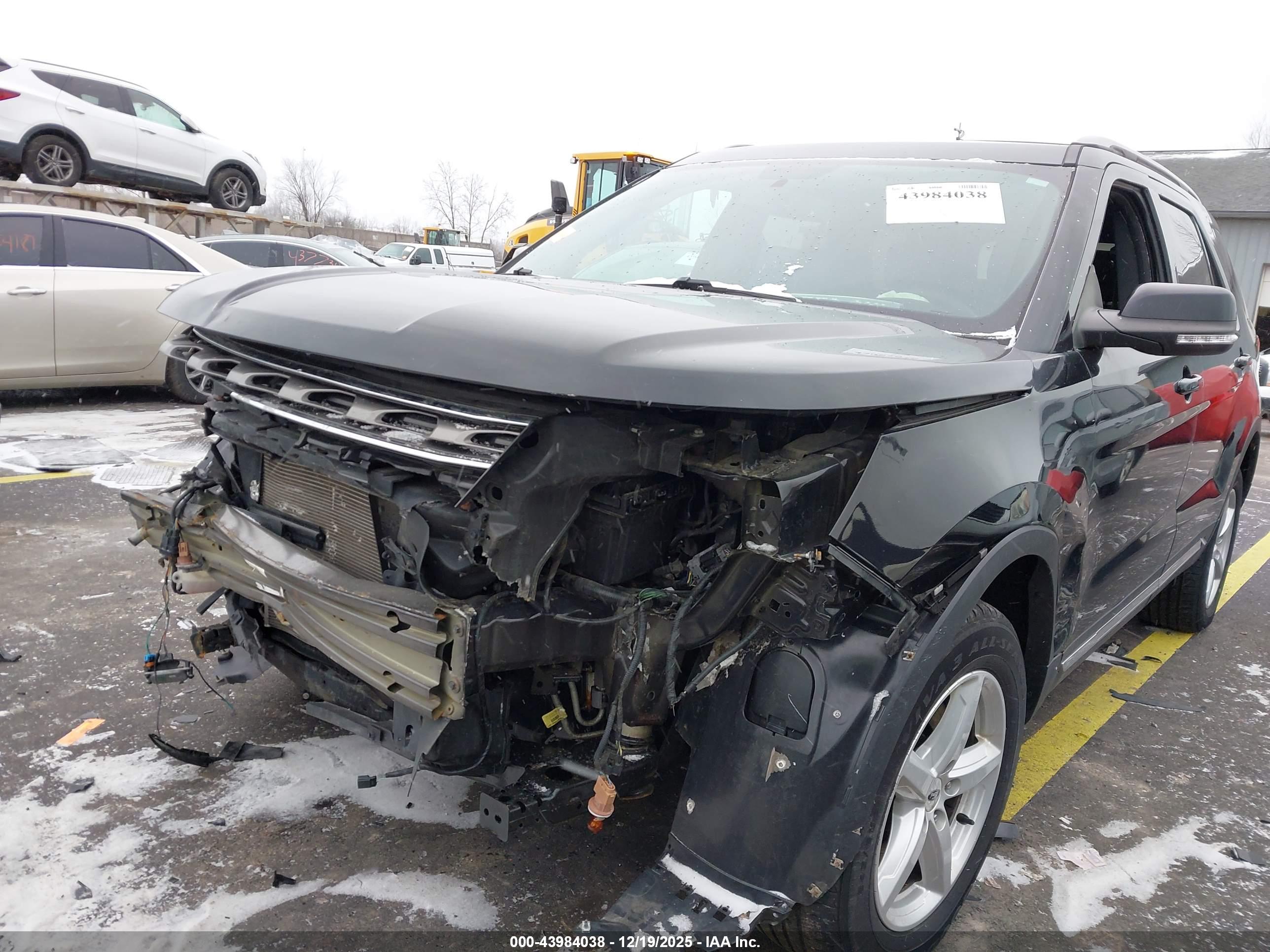 FORD EXPLORER image 6