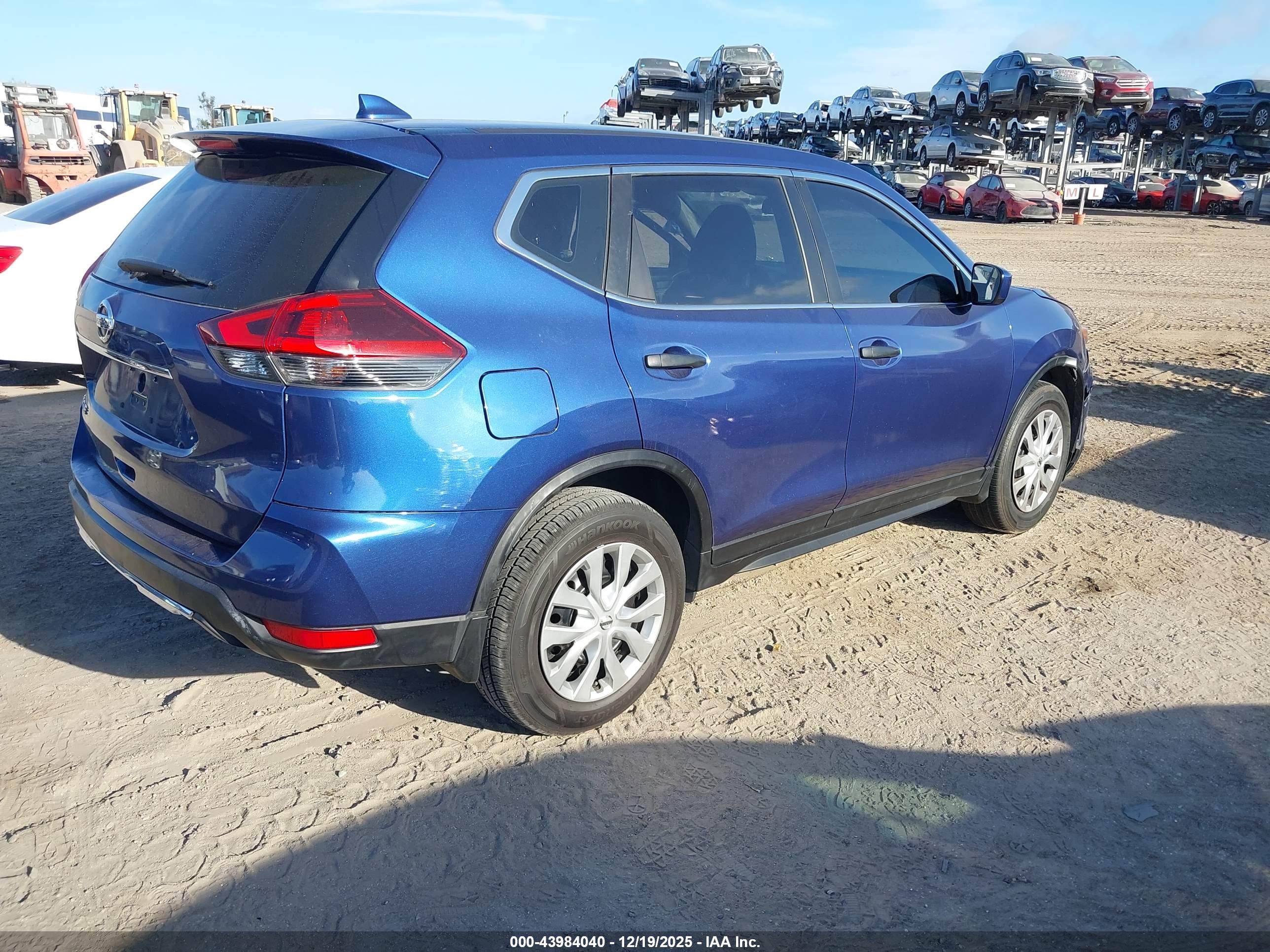 NISSAN ROGUE image 4