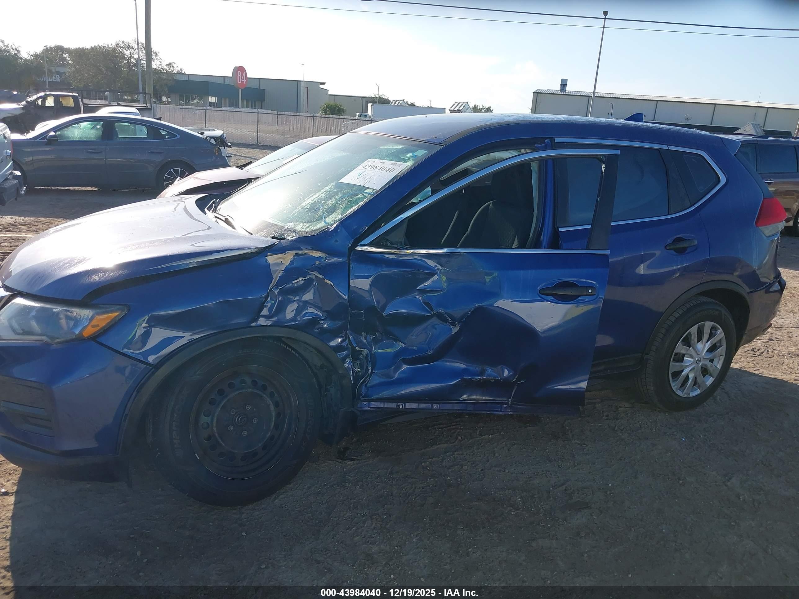 NISSAN ROGUE image 6
