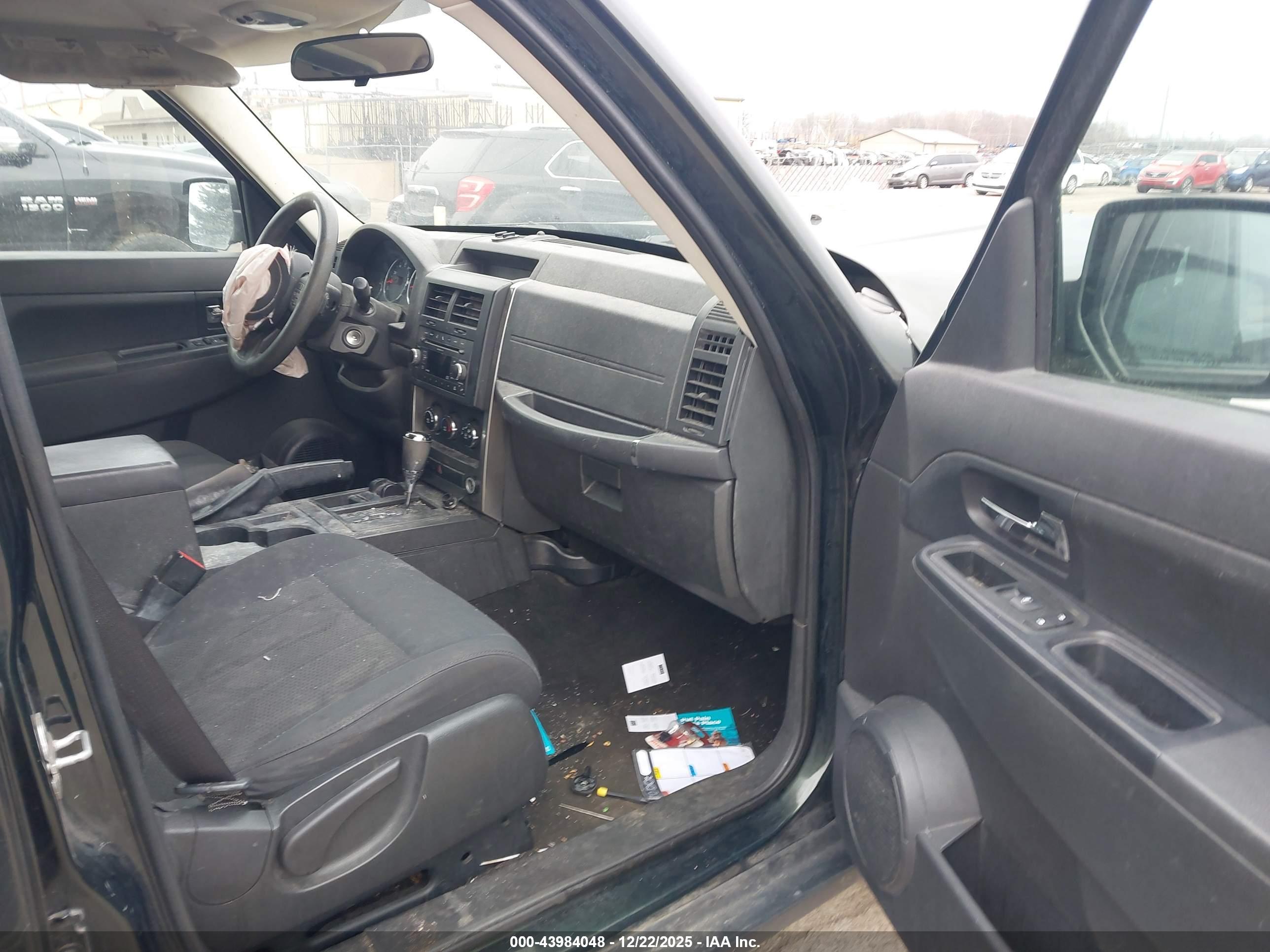 JEEP LIBERTY image 5
