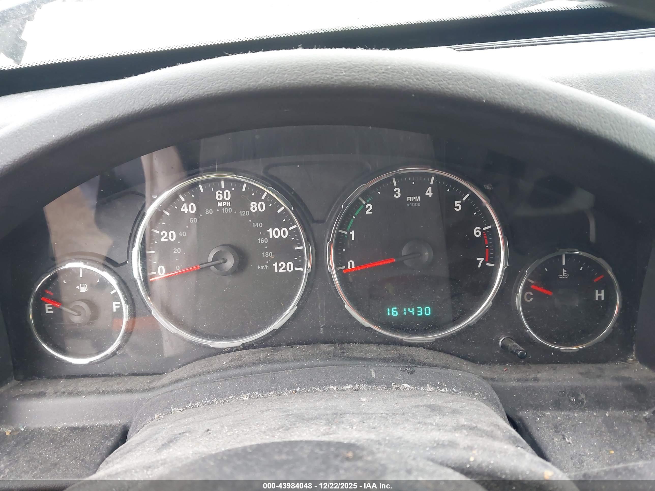 JEEP LIBERTY image 7