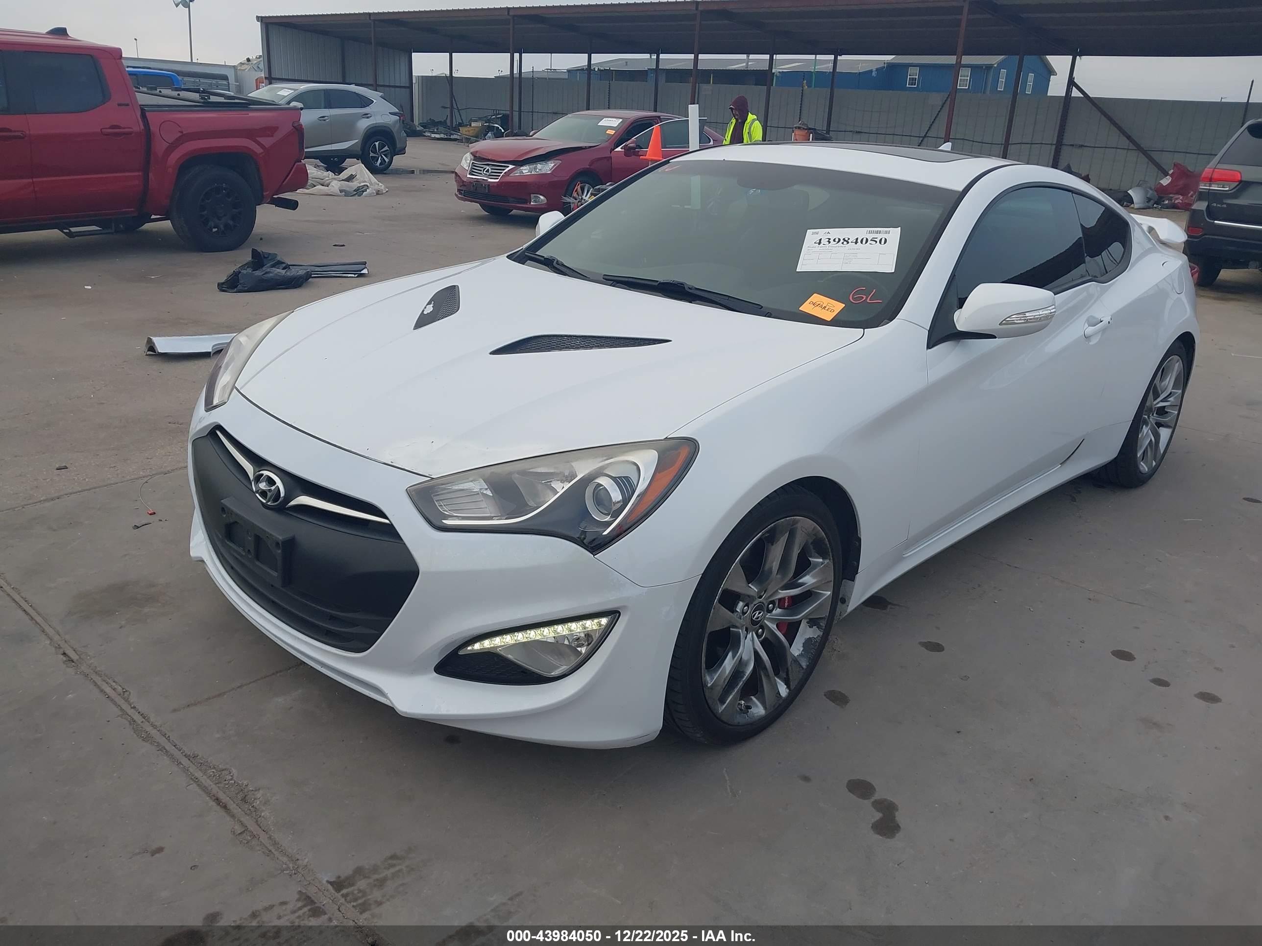 HYUNDAI GENESIS image 2