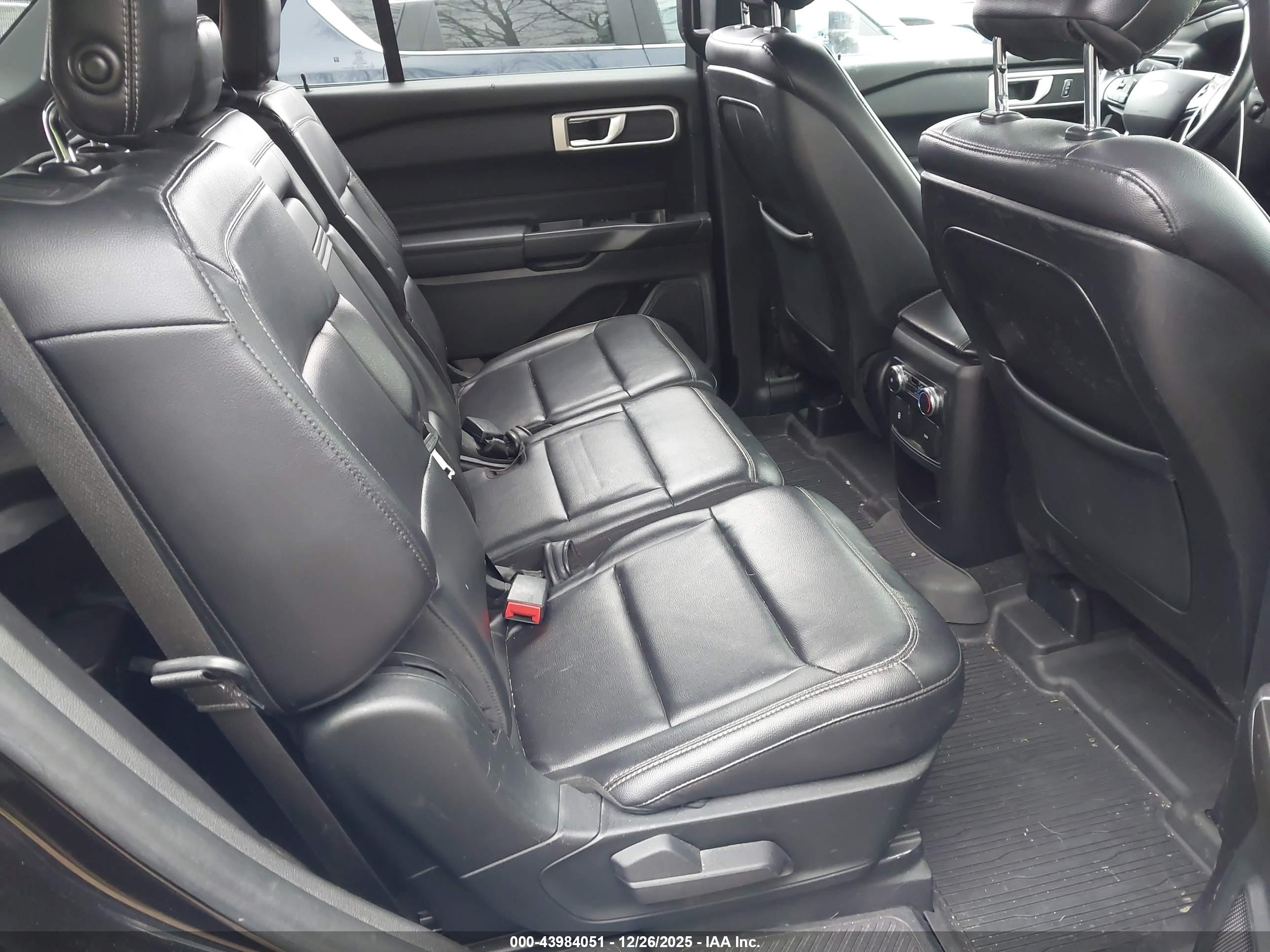 FORD EXPLORER image 8
