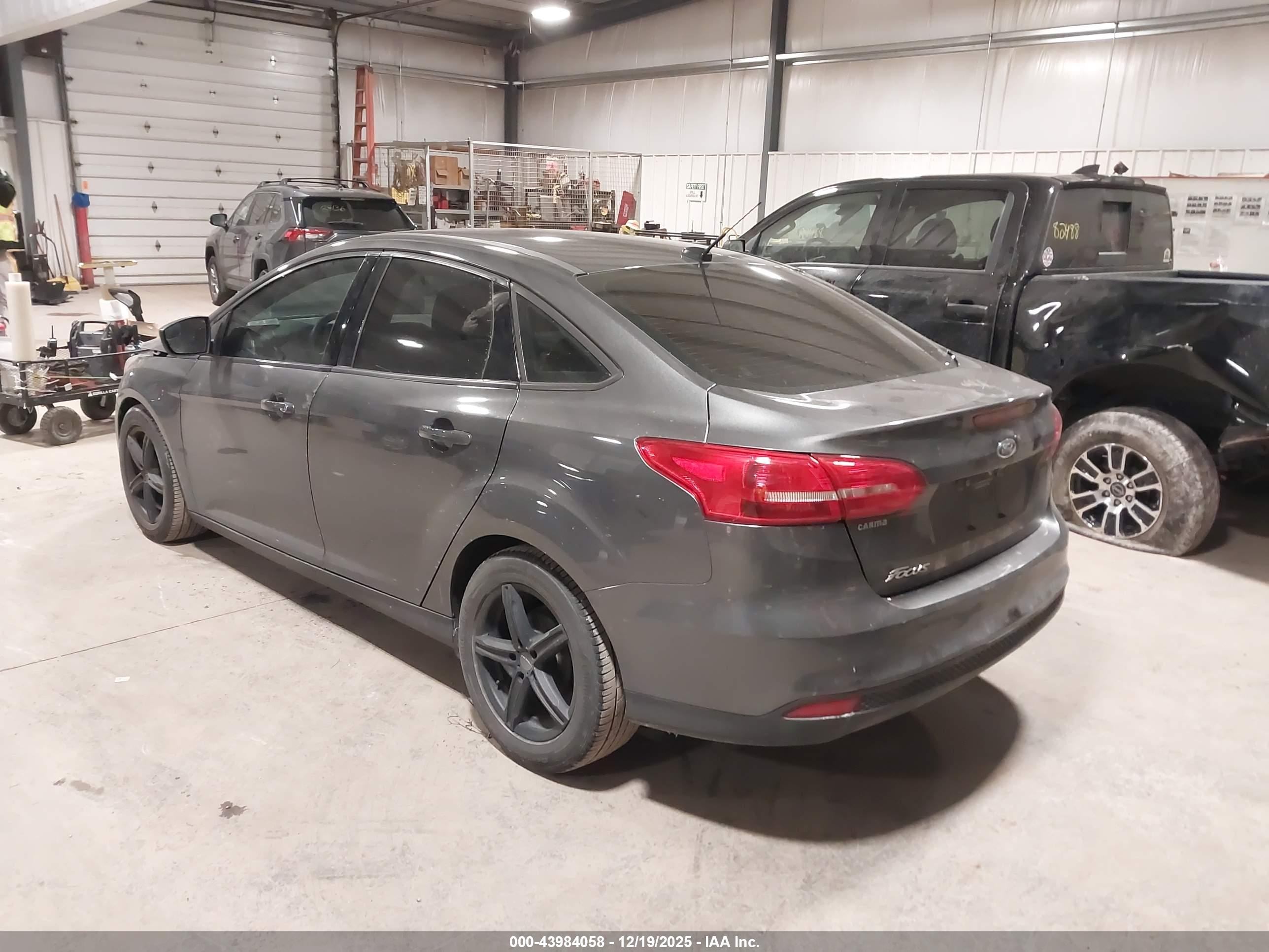 FORD FOCUS image 3