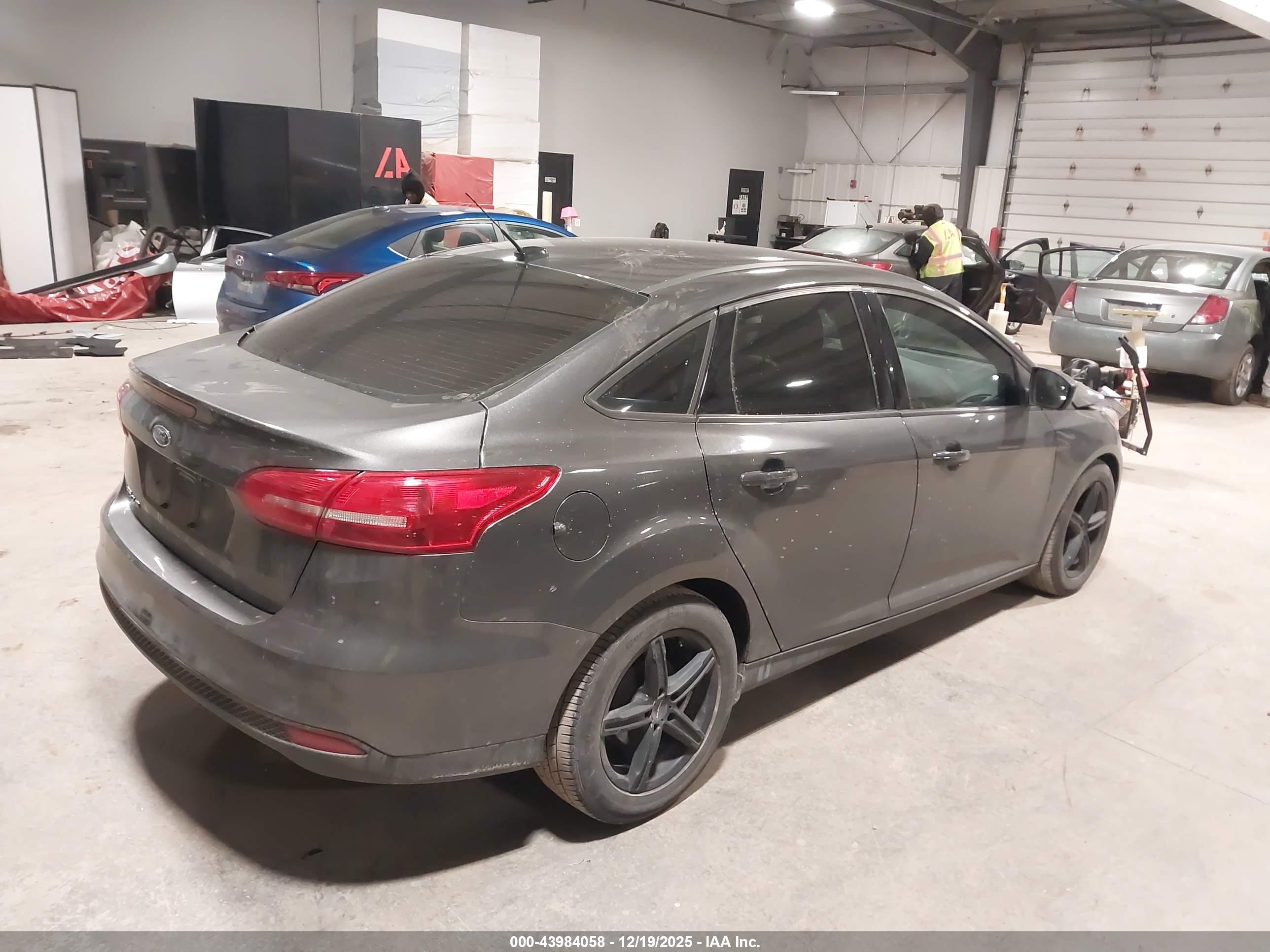 FORD FOCUS image 4