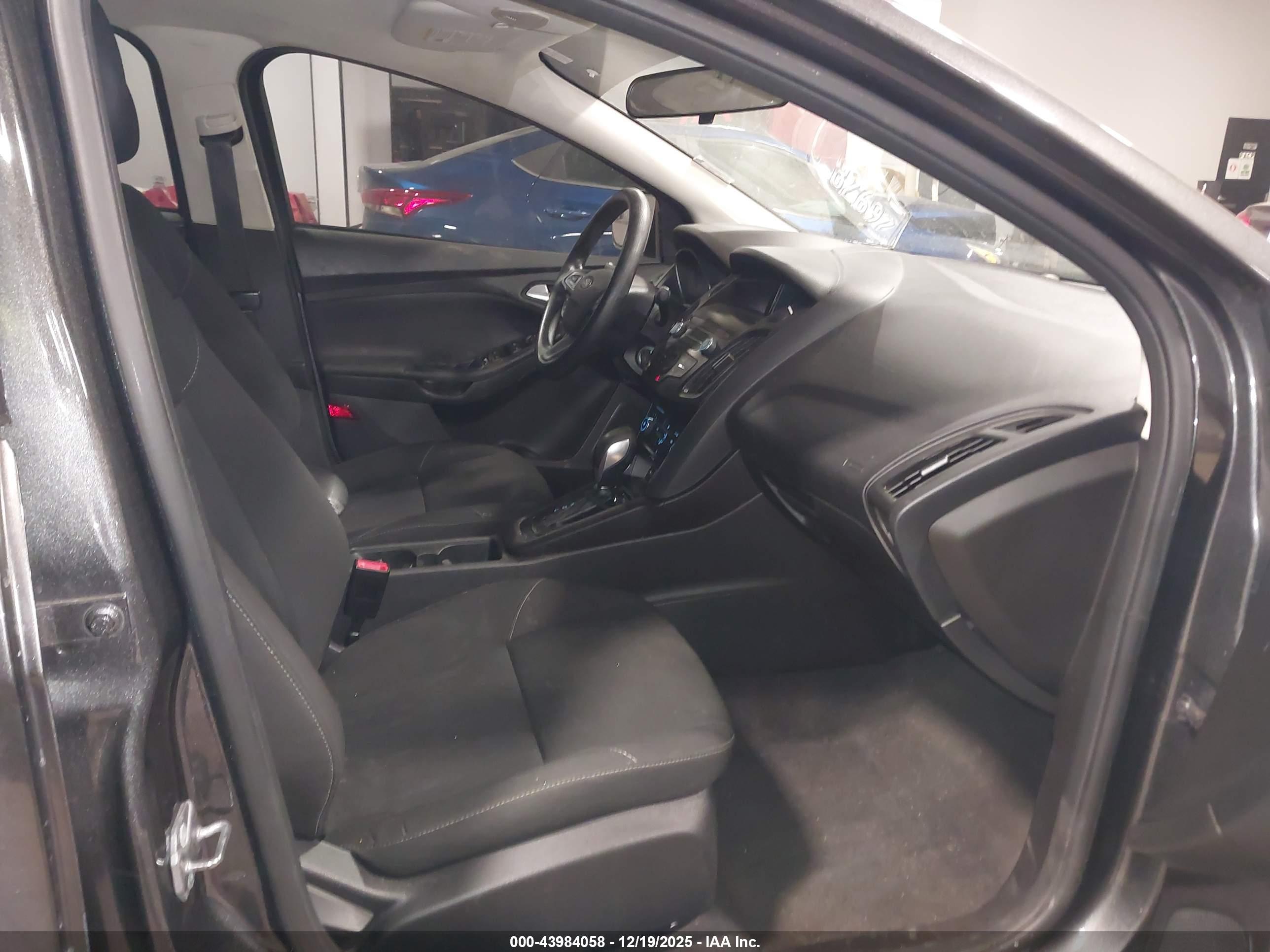 FORD FOCUS image 5