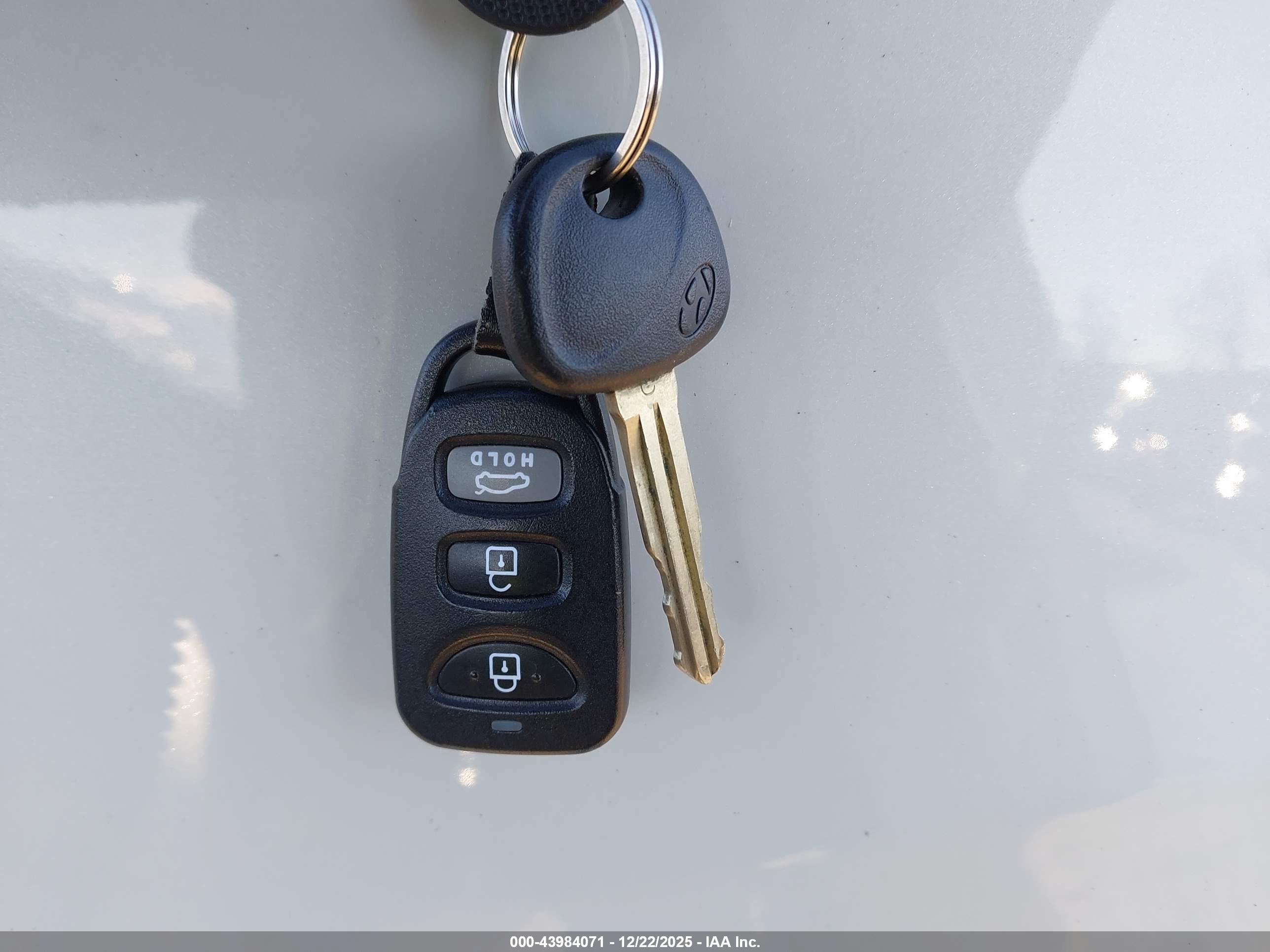 HYUNDAI ELANTRA image 11