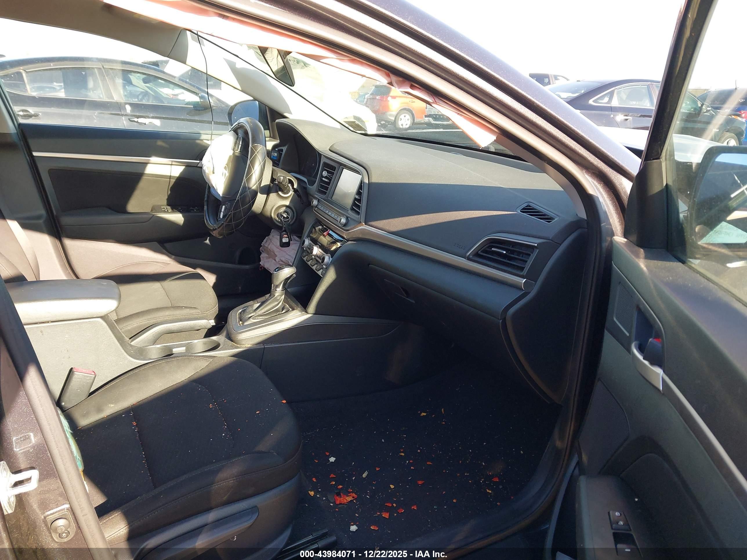 HYUNDAI ELANTRA image 5