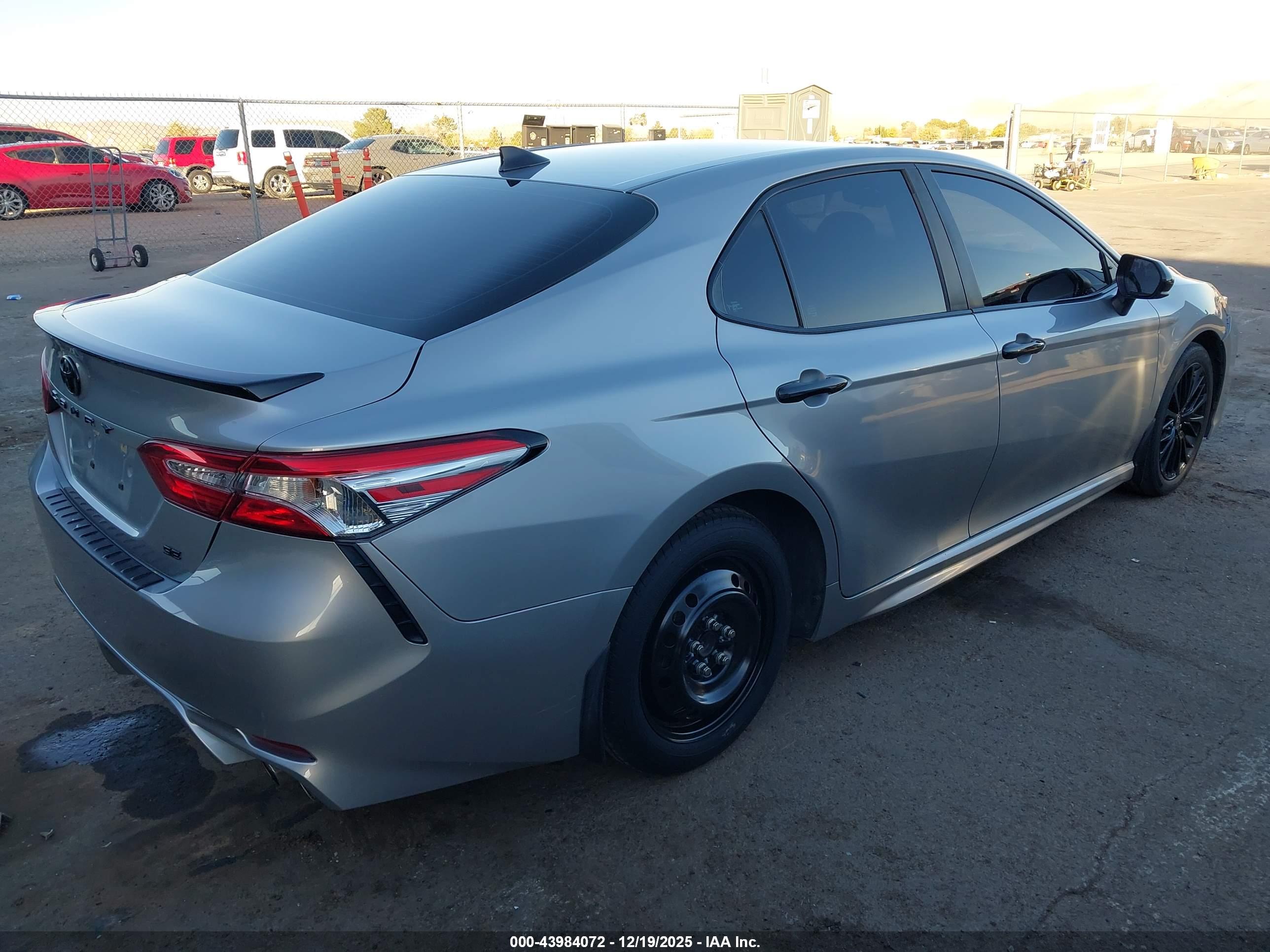 TOYOTA CAMRY image 4