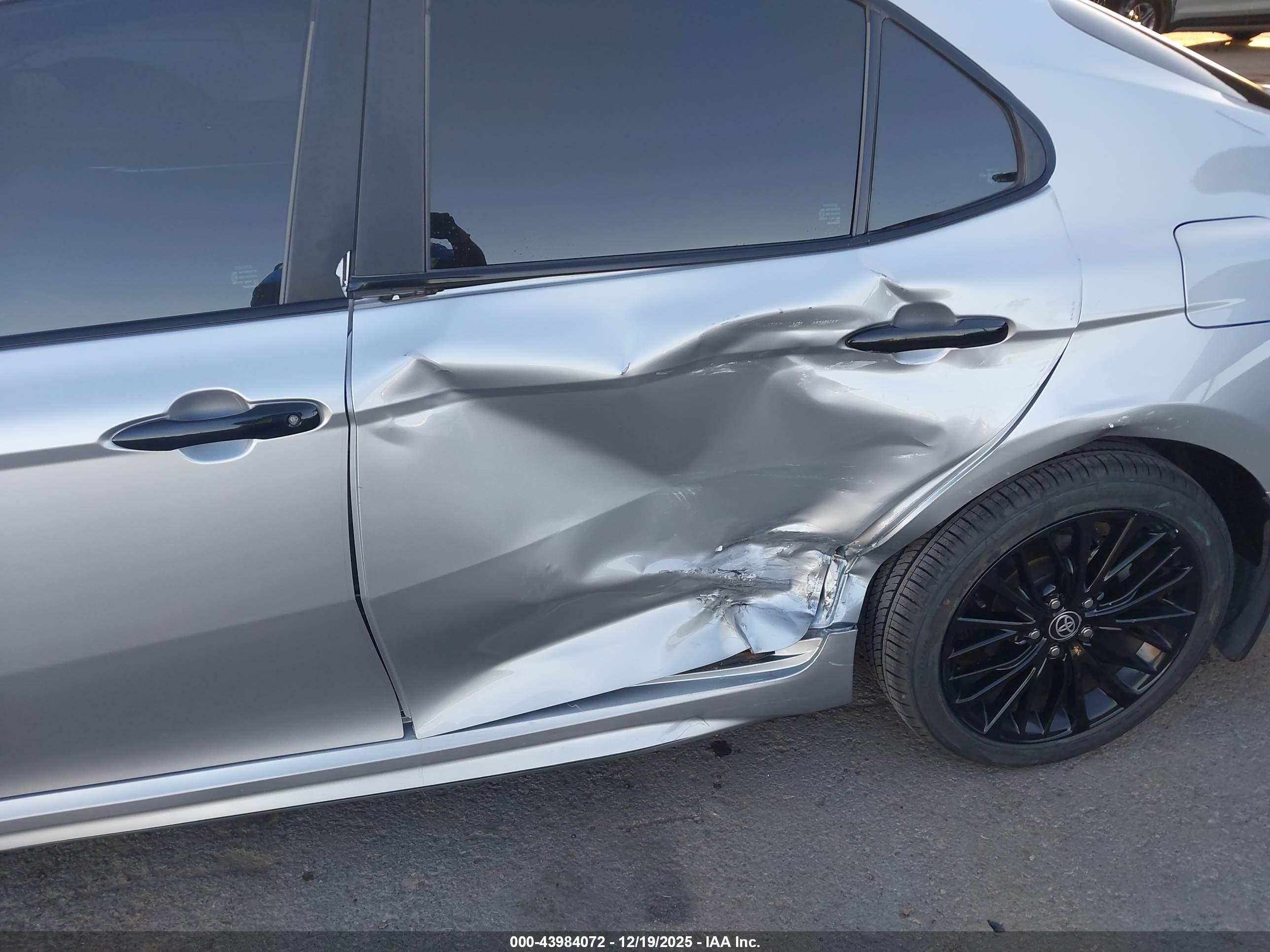 TOYOTA CAMRY image 6