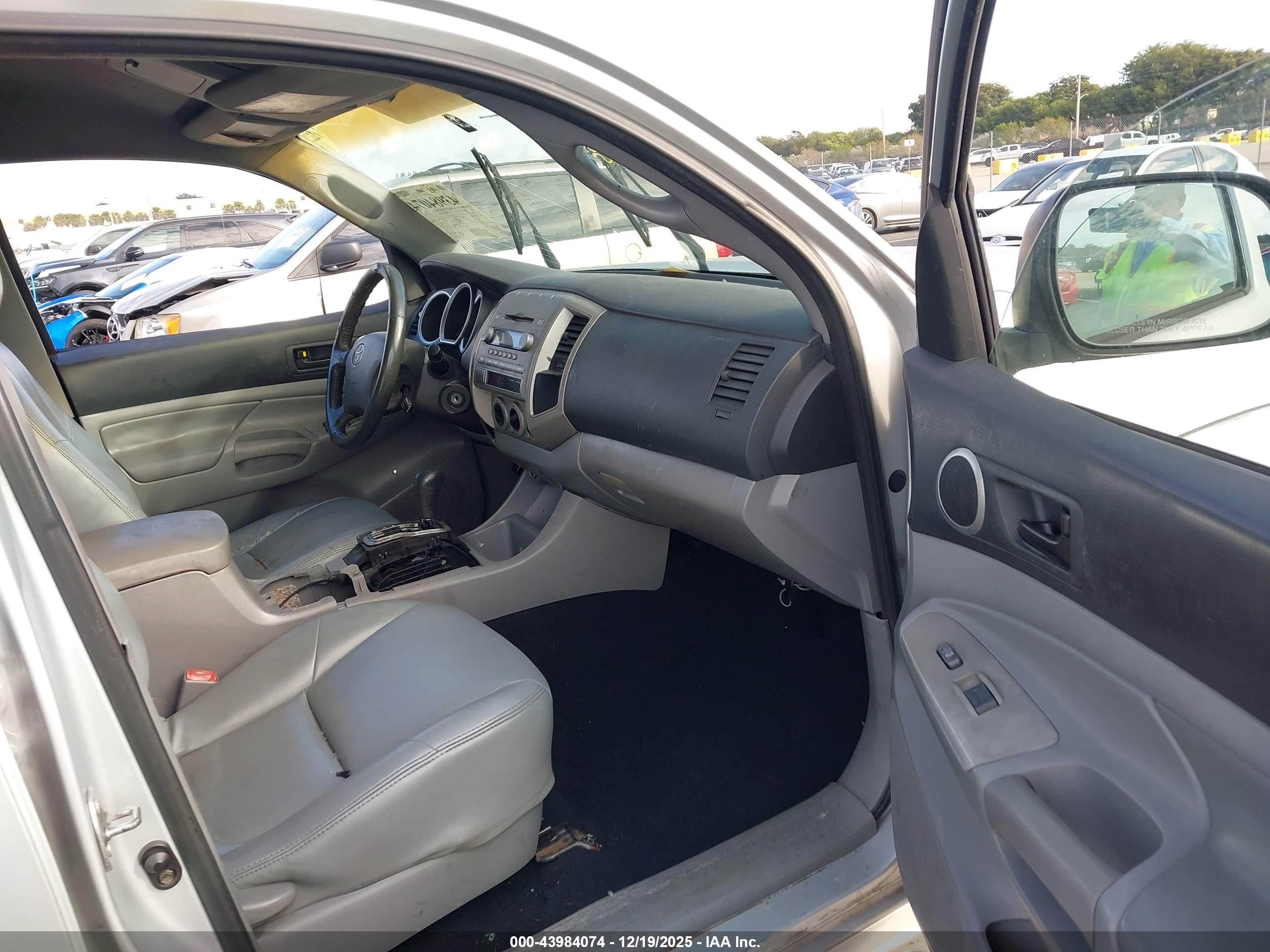 TOYOTA TACOMA image 5