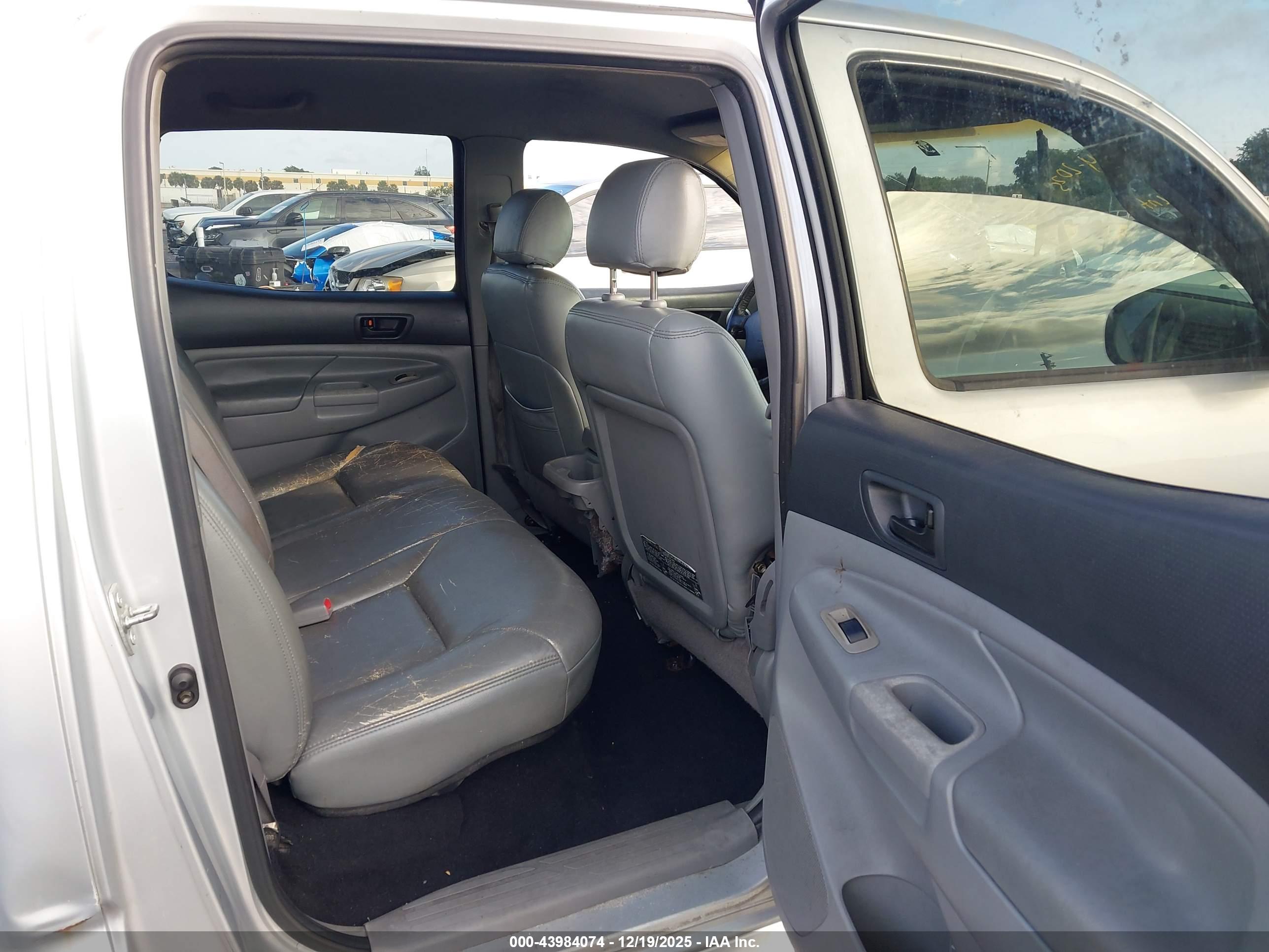 TOYOTA TACOMA image 8