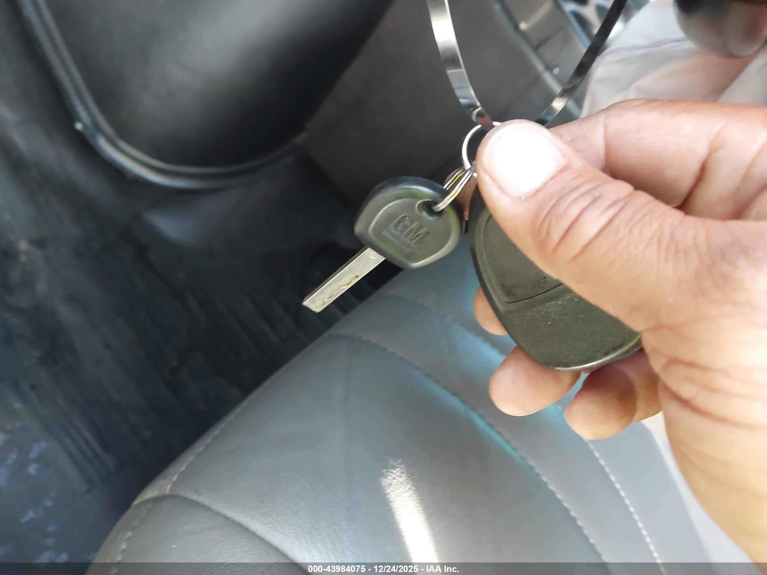 CHEVROLET EXPRESS image 11
