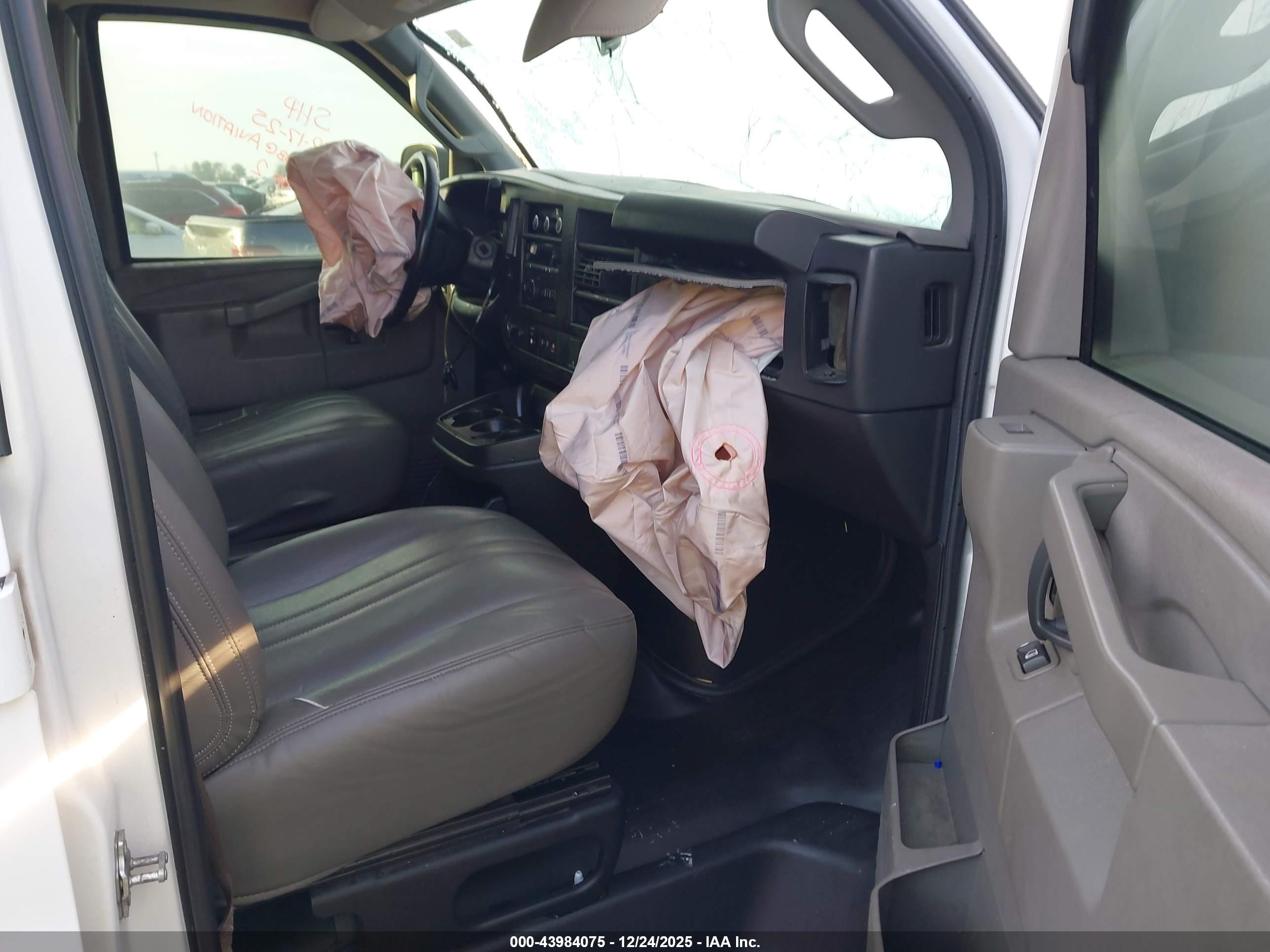 CHEVROLET EXPRESS image 5