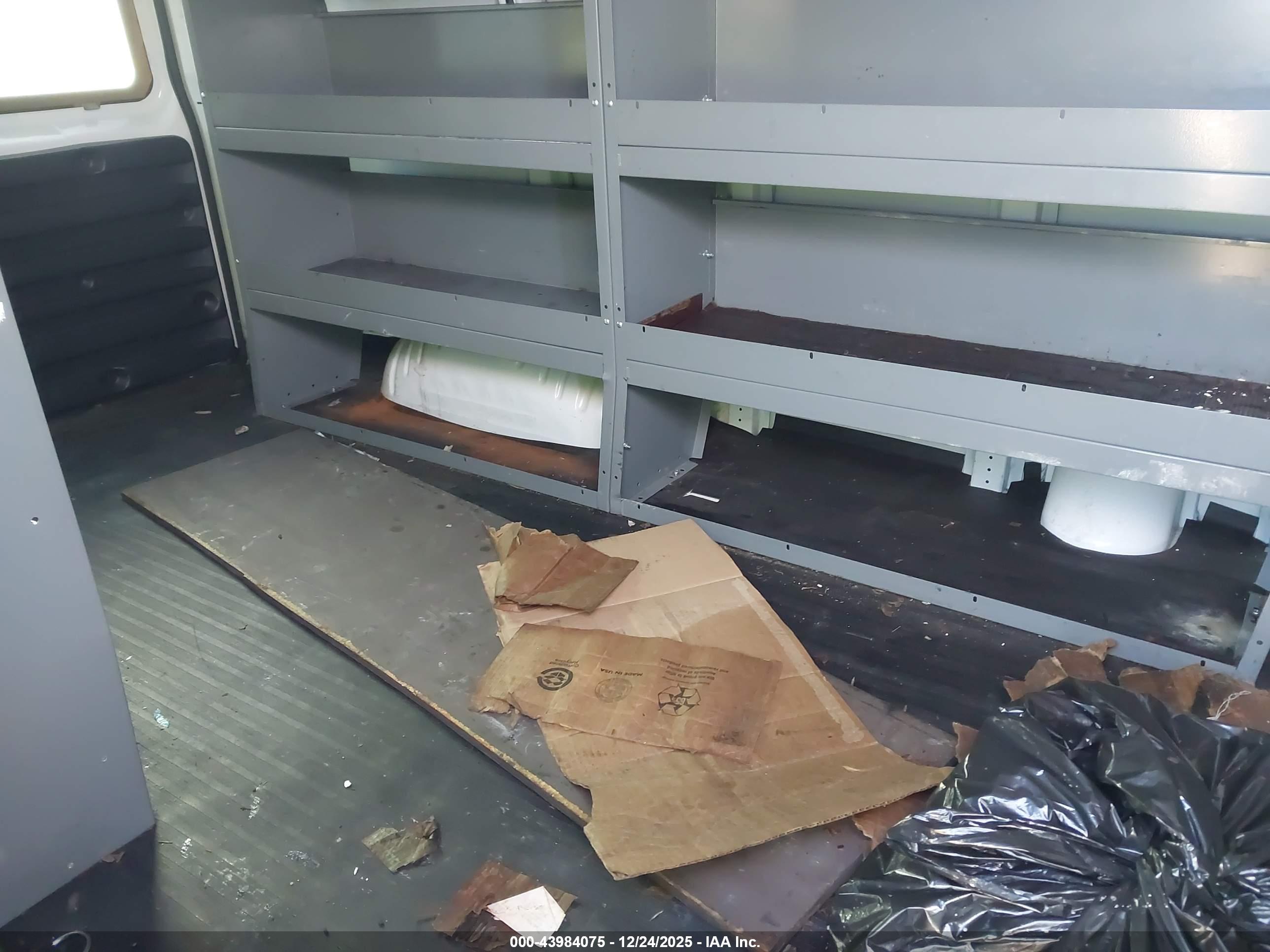 CHEVROLET EXPRESS image 8