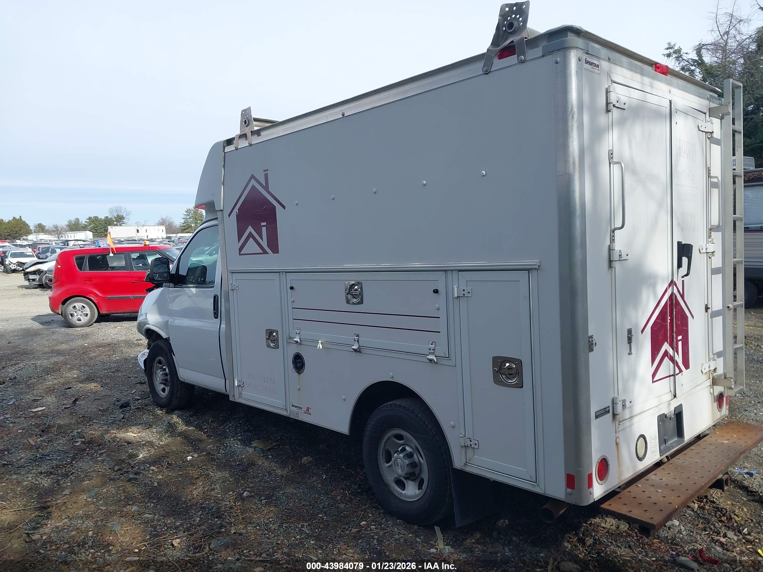 CHEVROLET EXPRESS image 3