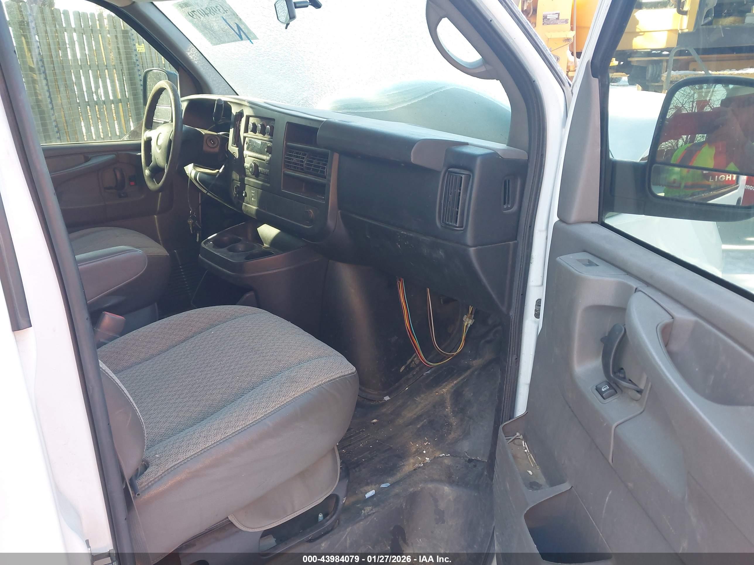CHEVROLET EXPRESS image 7