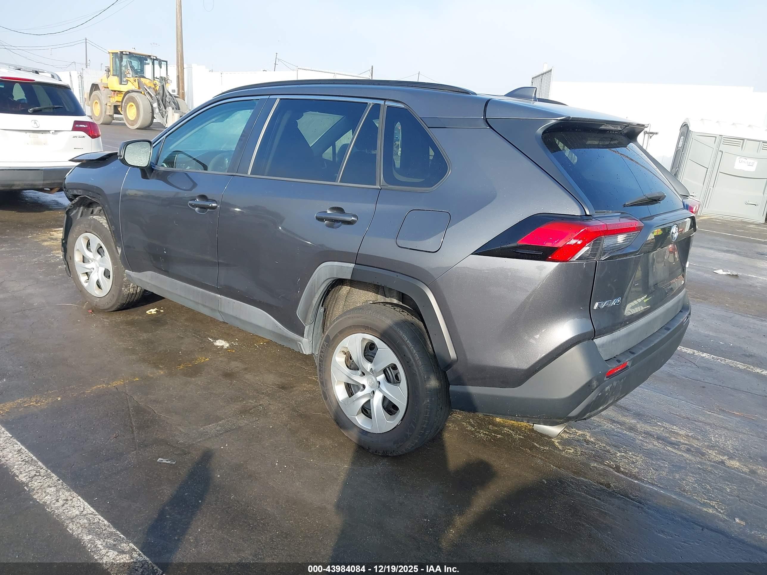 TOYOTA RAV4 image 3
