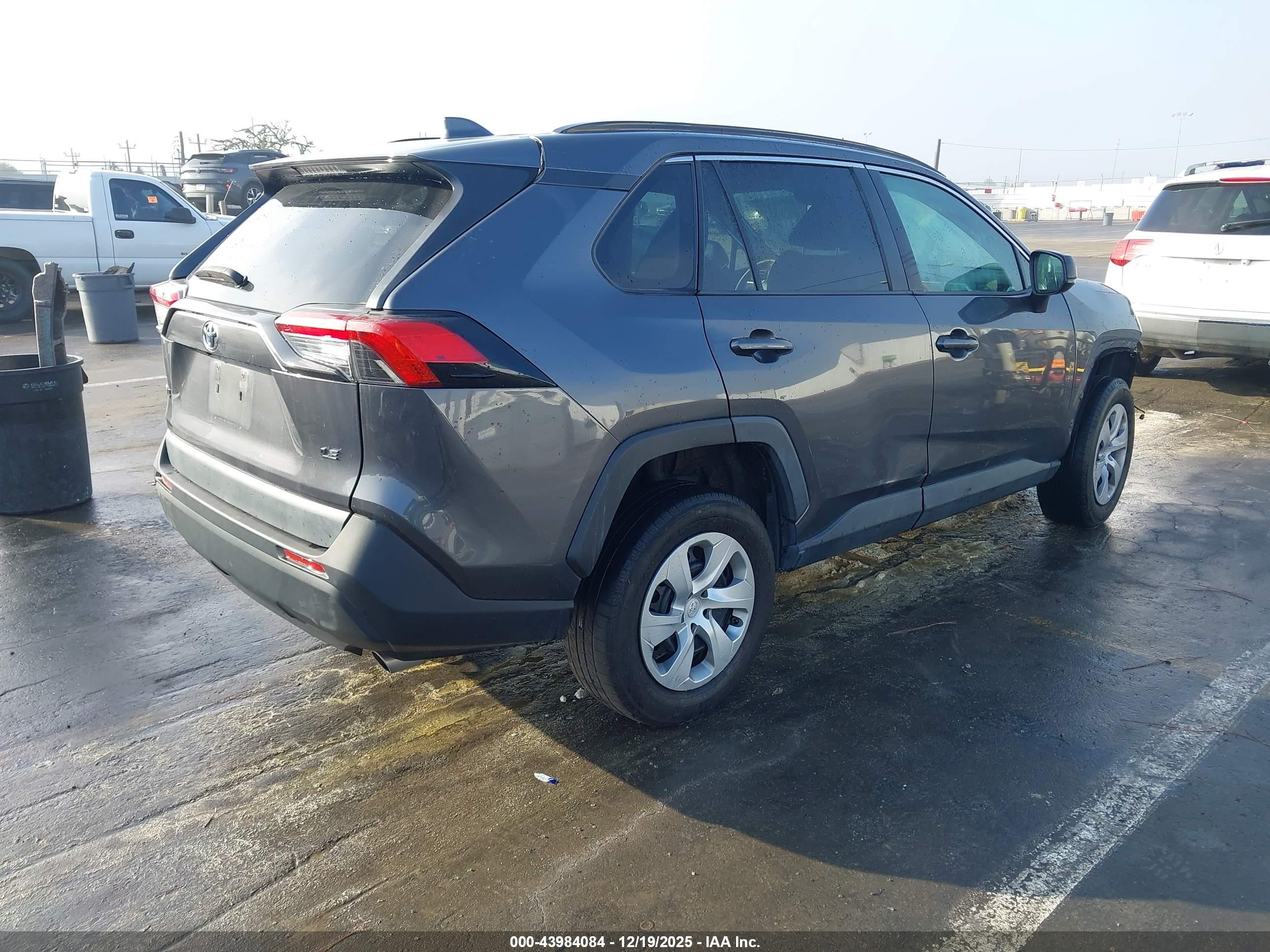 TOYOTA RAV4 image 4
