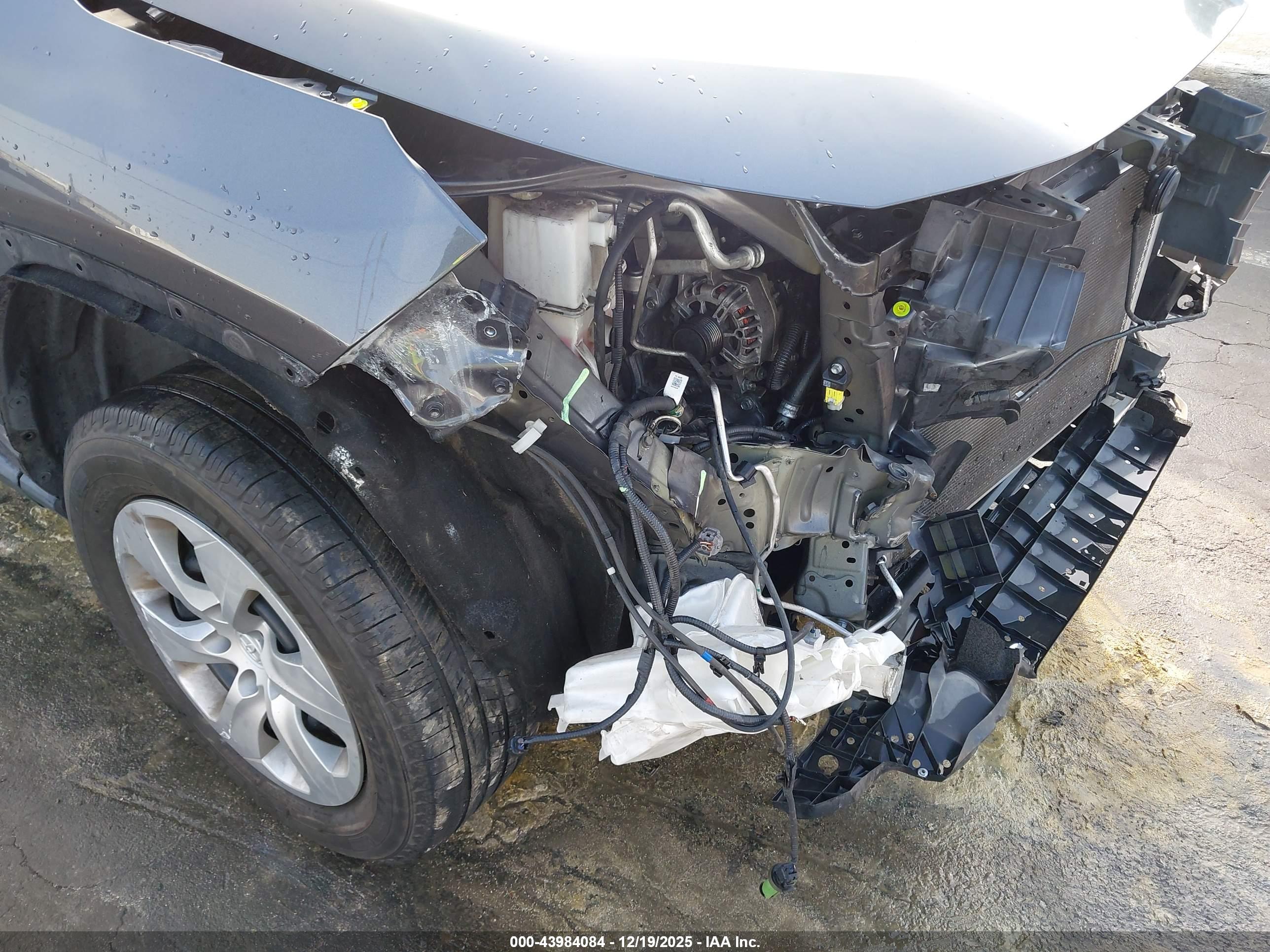 TOYOTA RAV4 image 6
