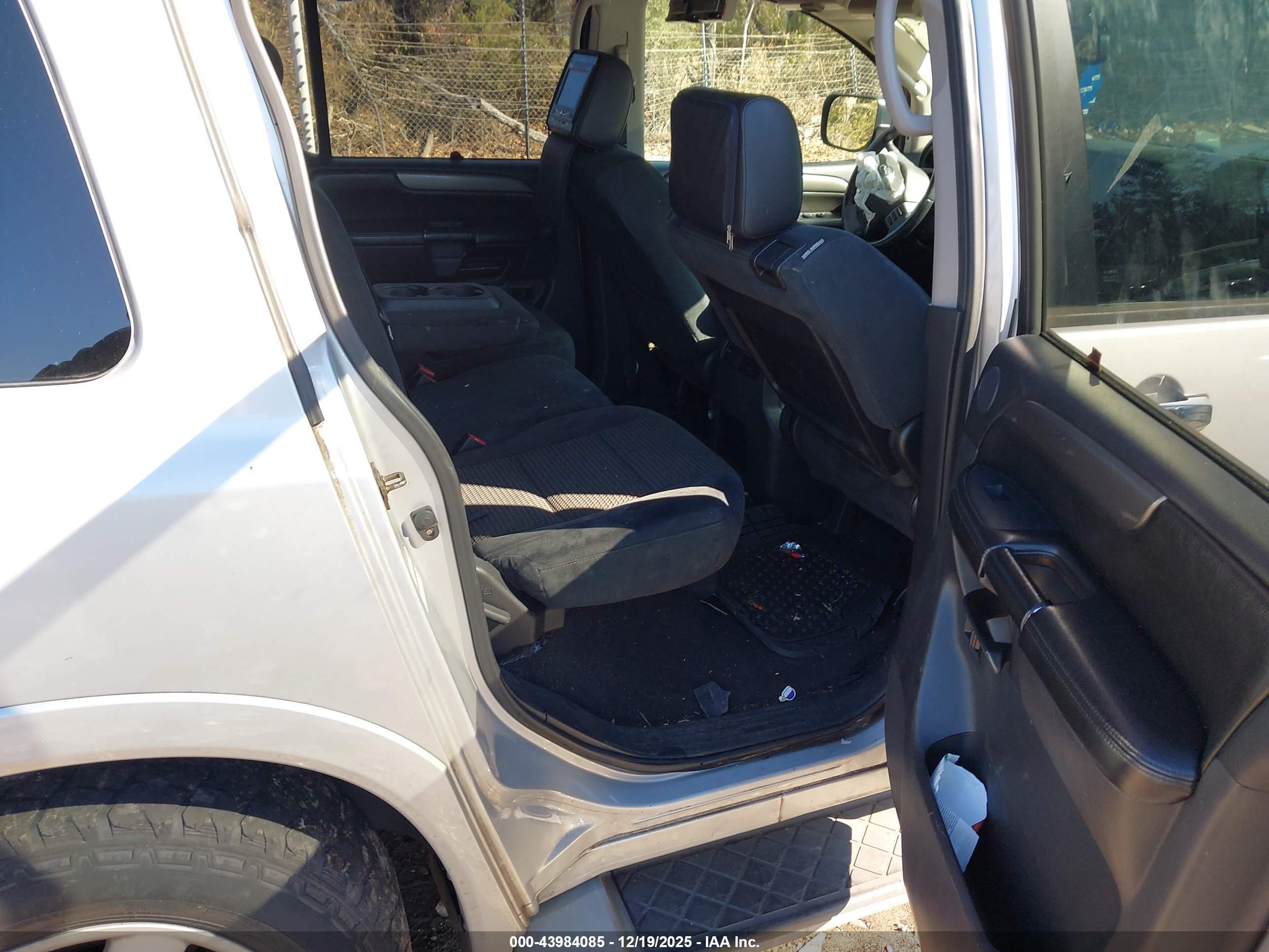 NISSAN ARMADA image 8