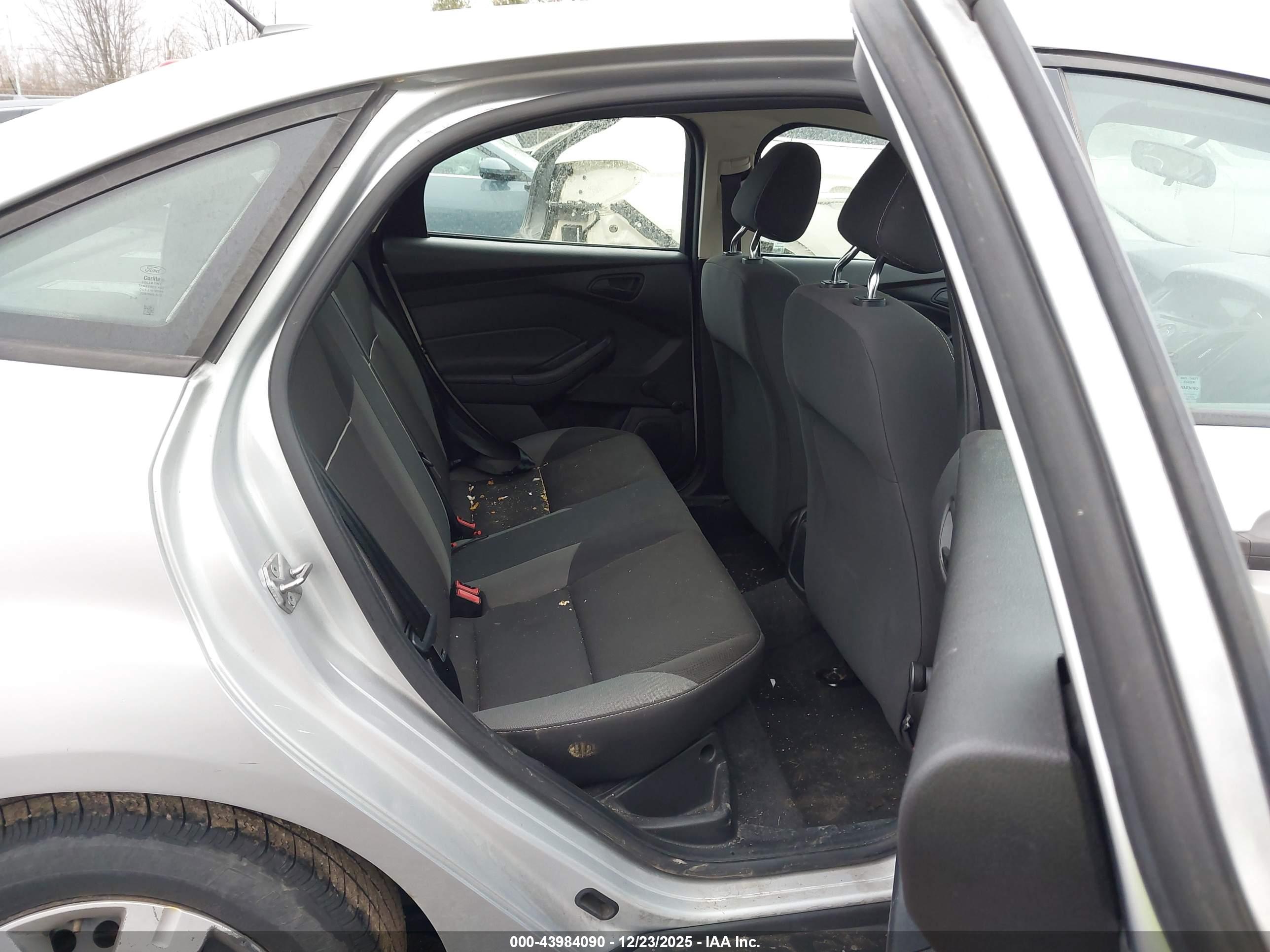 FORD FOCUS image 8